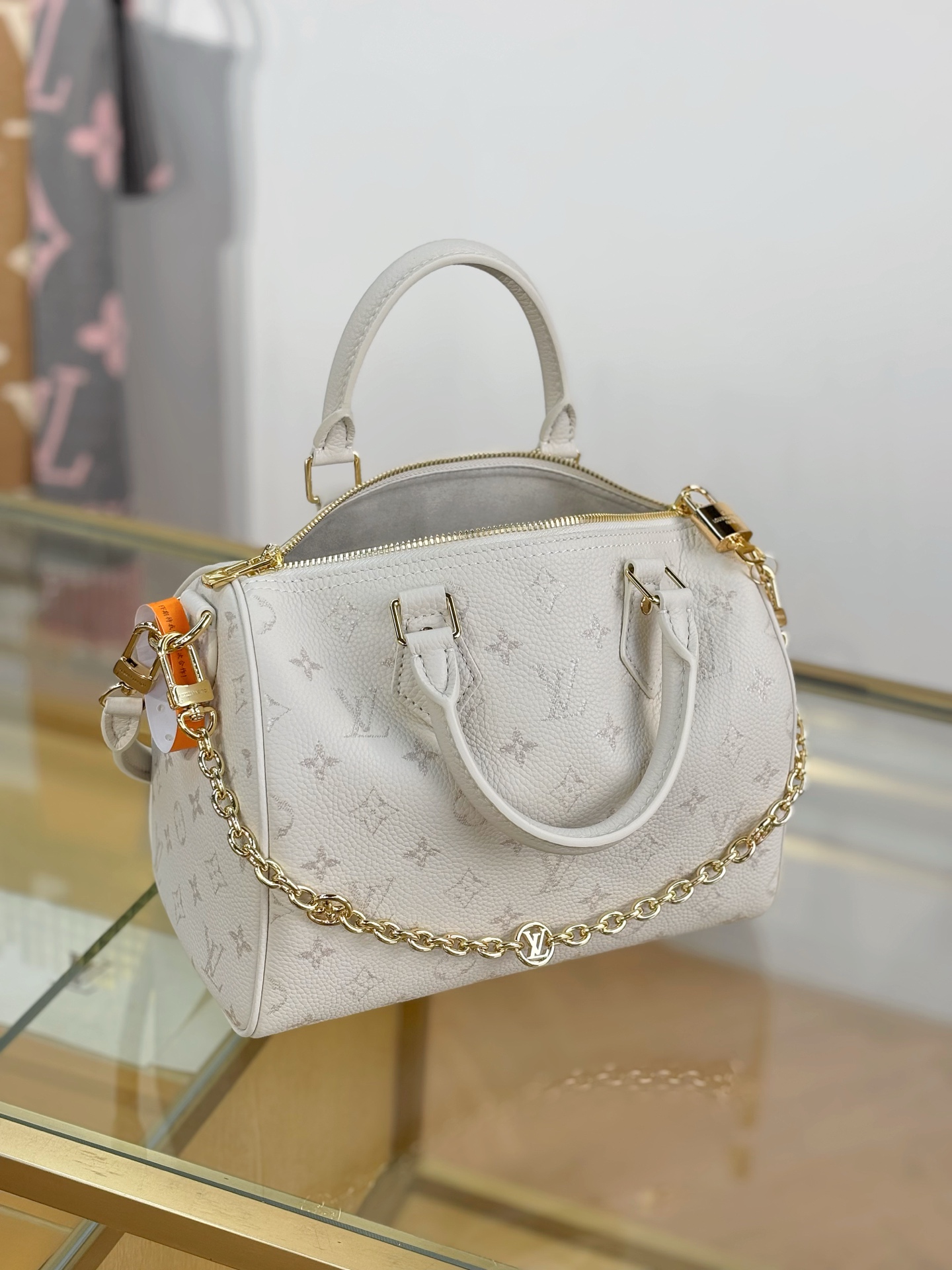 LV 白色小號金扣手提包 高仿刺繡花朵吊飾 女士斜背包款| 10 LV 白色小號金扣手提包 高仿刺繡花朵吊飾 女士斜背包款