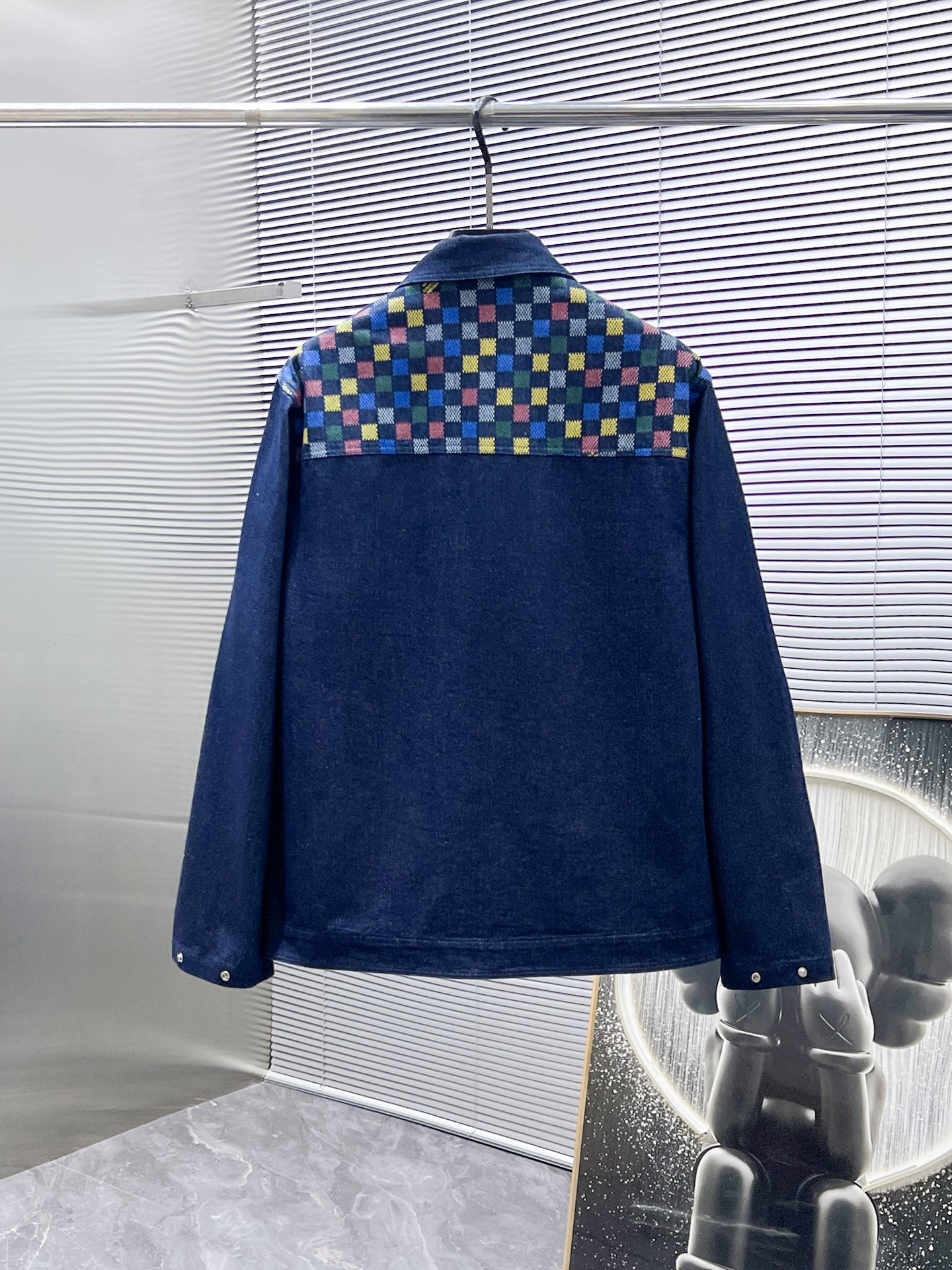 LV高仿男款彩格拼接牛仔外套 工藝拼布風格設計| 14 LV高仿男款彩格拼接牛仔外套 工藝拼布風格設計