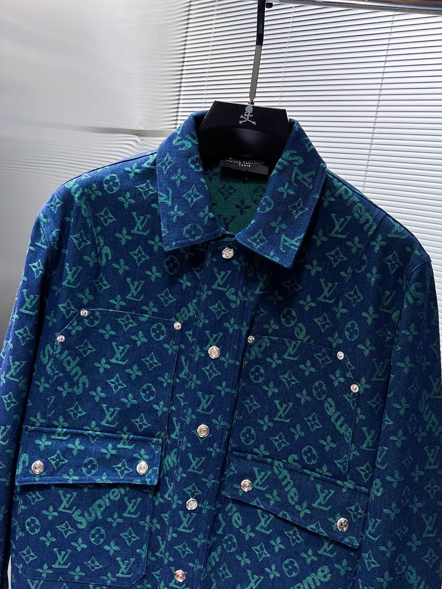 LV一比一Supreme聯名款老花丹寧外套 雙色選擇潮流單品| 12 LV一比一Supreme聯名款老花丹寧外套 雙色選擇潮流單品