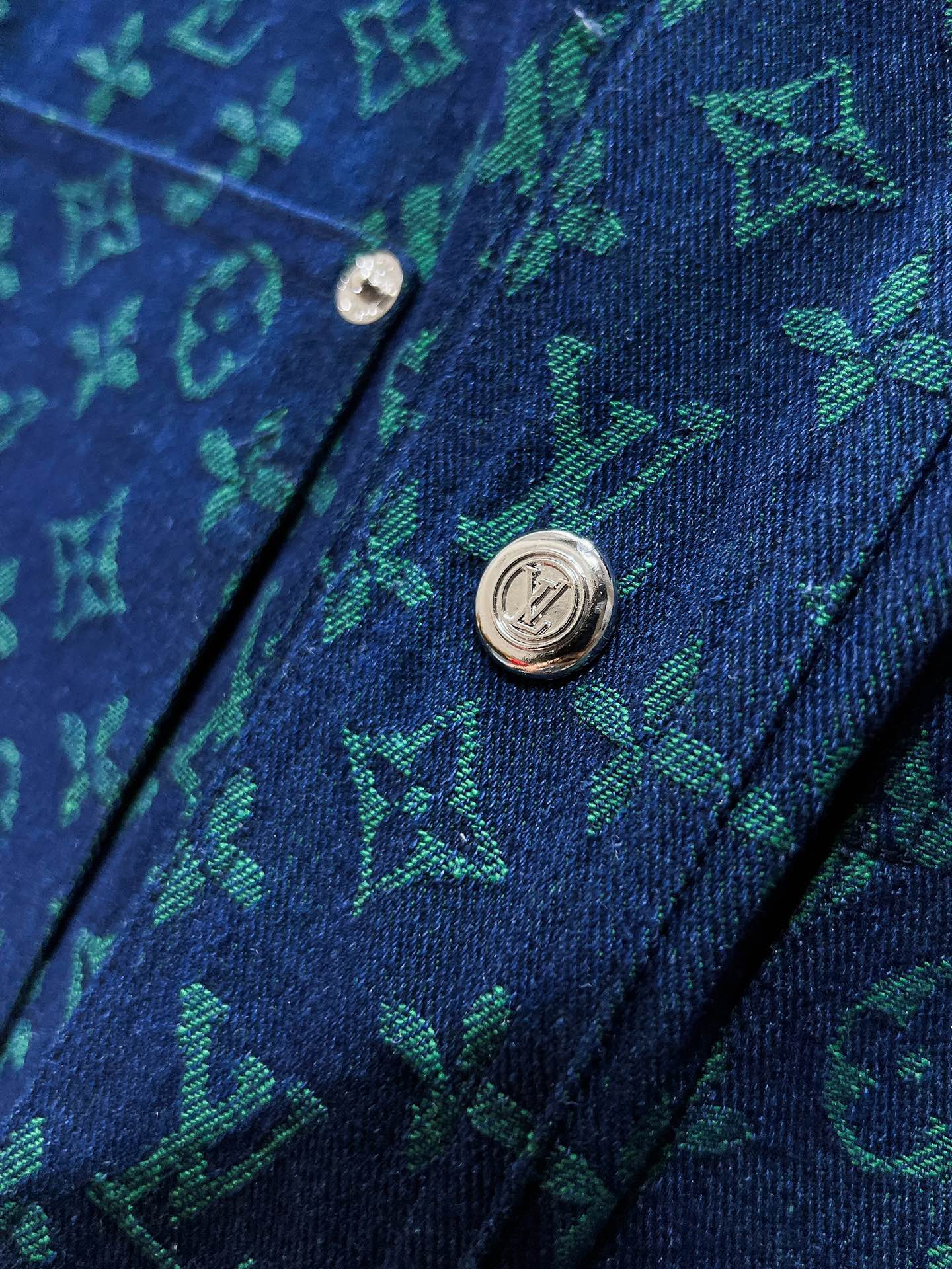 LV一比一Supreme聯名款老花丹寧外套 雙色選擇潮流單品| 10 LV一比一Supreme聯名款老花丹寧外套 雙色選擇潮流單品