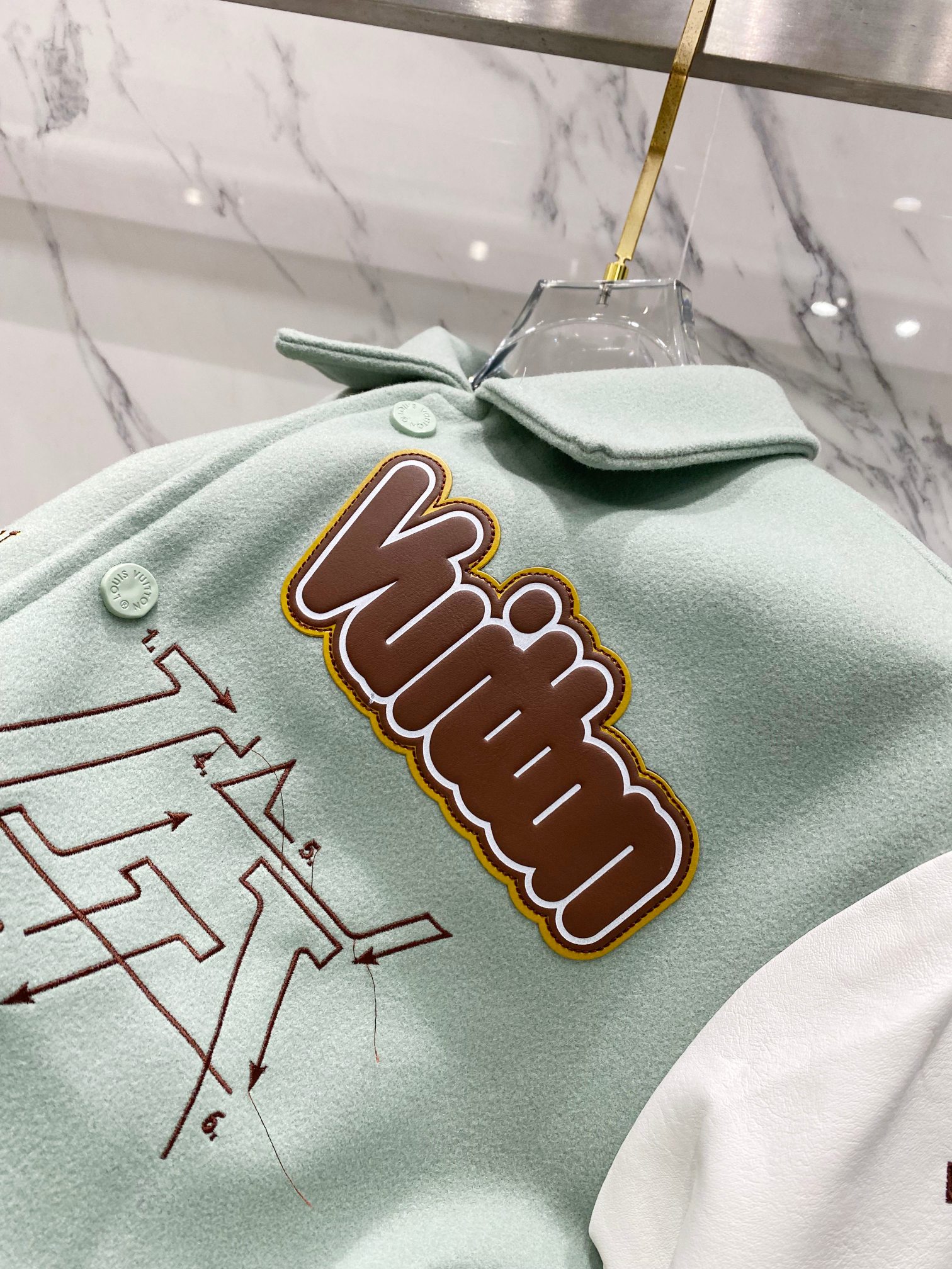 LV A貨綠白拼色刺繡外套 男款街頭學院風設計潮款| 8 LV A貨綠白拼色刺繡外套 男款街頭學院風設計潮款