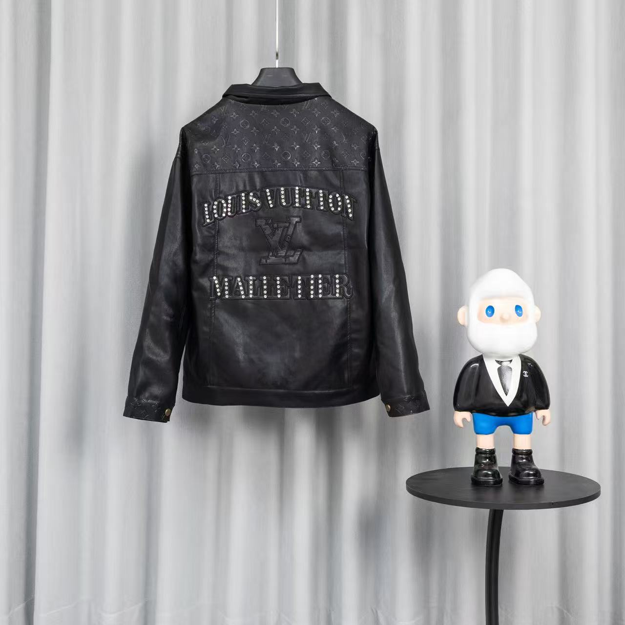 LV A貨皮革牛仔外套 男士黑色壓印LOGO皮革拼接款| 14 LV A貨皮革牛仔外套 男士黑色壓印LOGO皮革拼接款