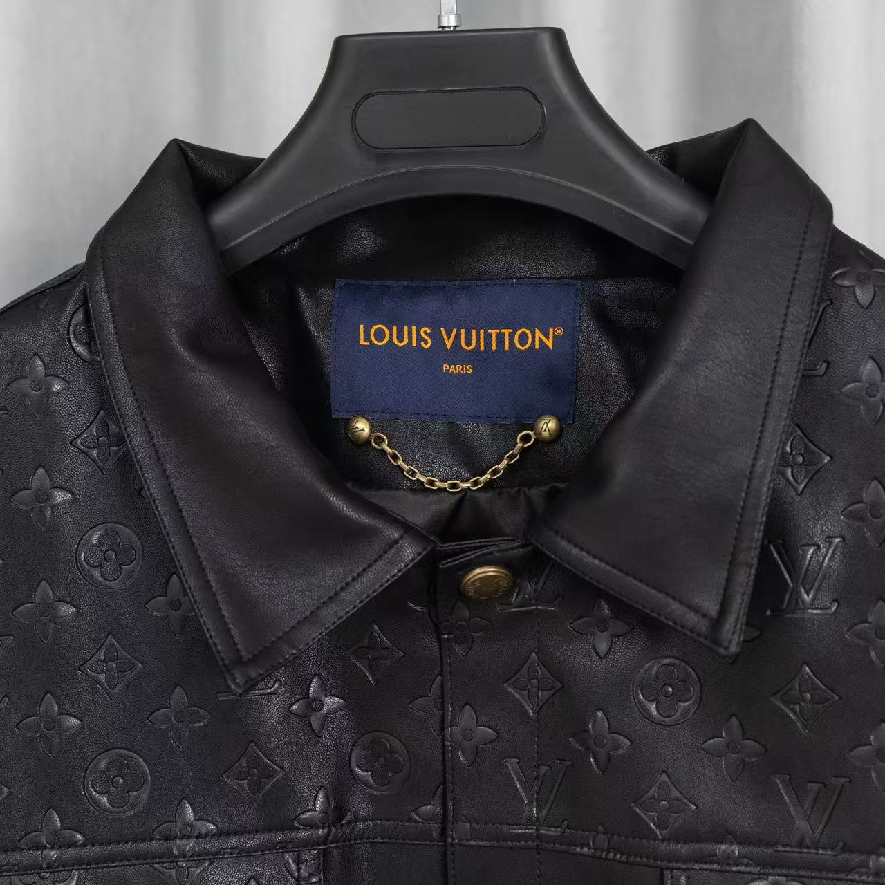 LV A貨皮革牛仔外套 男士黑色壓印LOGO皮革拼接款| 13 LV A貨皮革牛仔外套 男士黑色壓印LOGO皮革拼接款