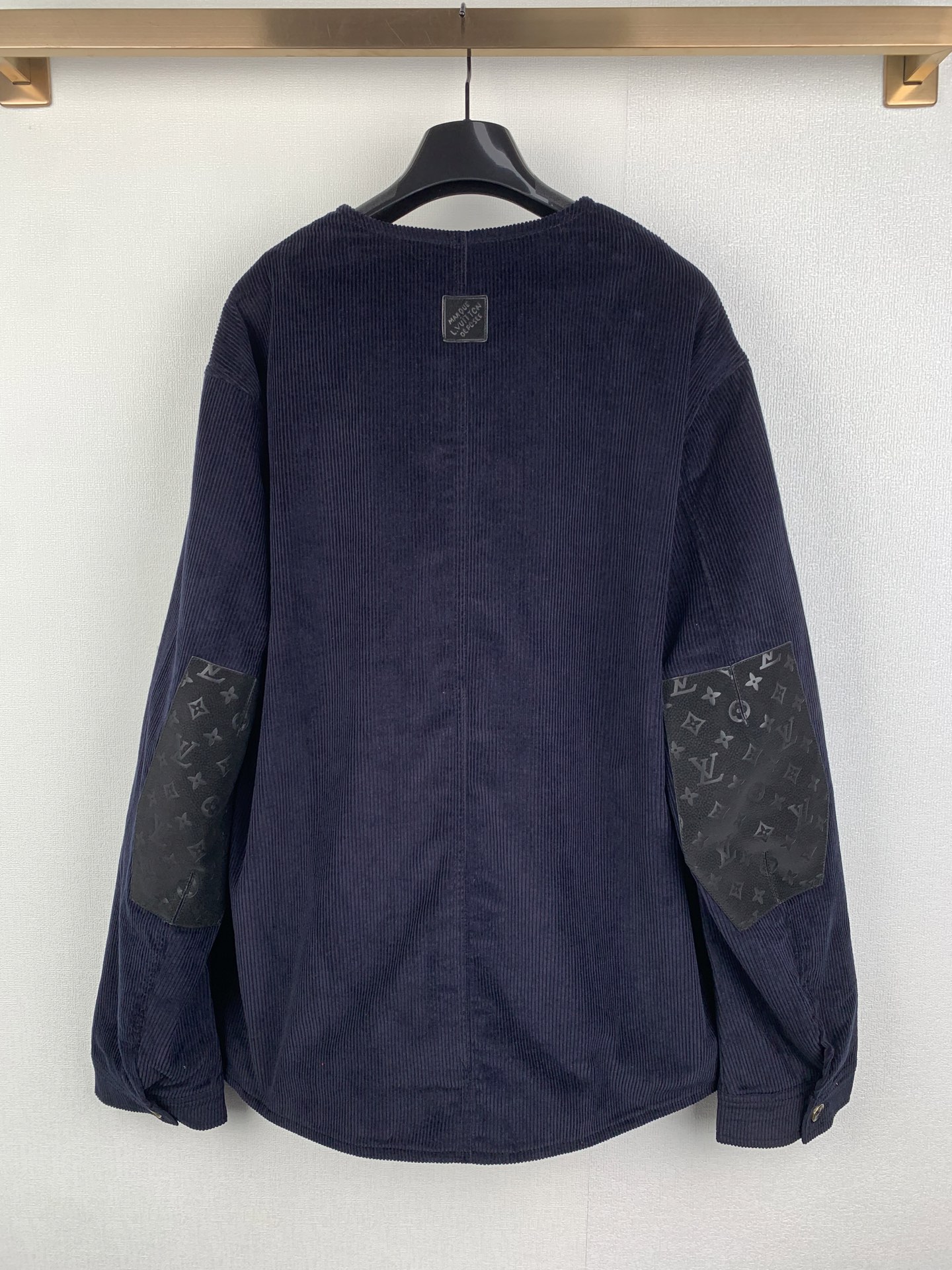 LV高仿男士燈芯絨開襟外套復古V領三口袋設計休閒感十足| 11 LV高仿男士燈芯絨開襟外套復古V領三口袋設計休閒感十足
