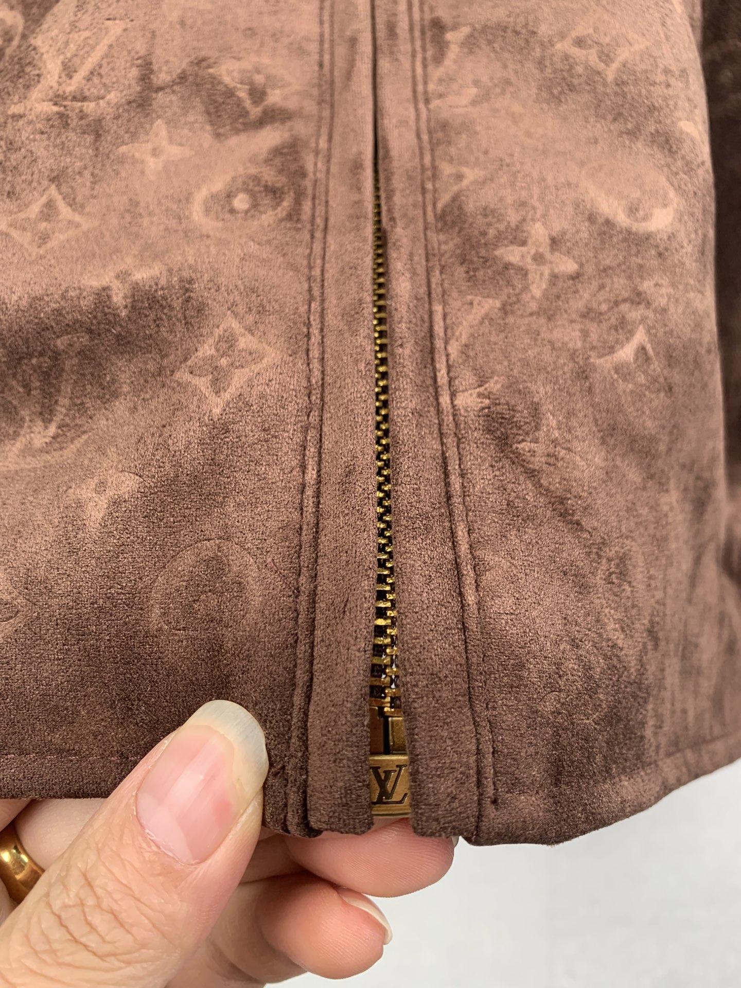 LV A貨男士麂皮老花外套咖啡棕色系防風設計百搭款| 16 LV A貨男士麂皮老花外套咖啡棕色系防風設計百搭款