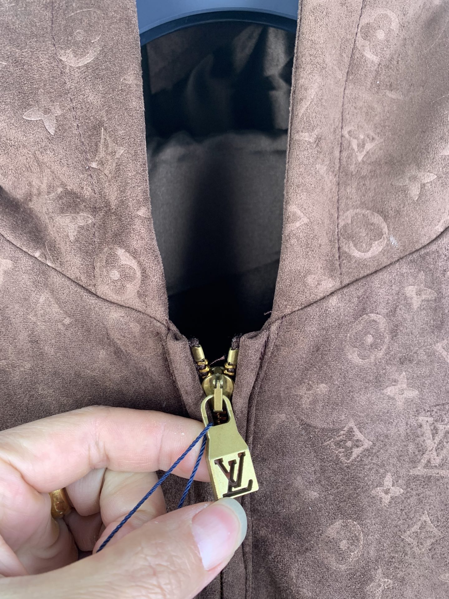 LV A貨男士麂皮老花外套咖啡棕色系防風設計百搭款| 10 LV A貨男士麂皮老花外套咖啡棕色系防風設計百搭款