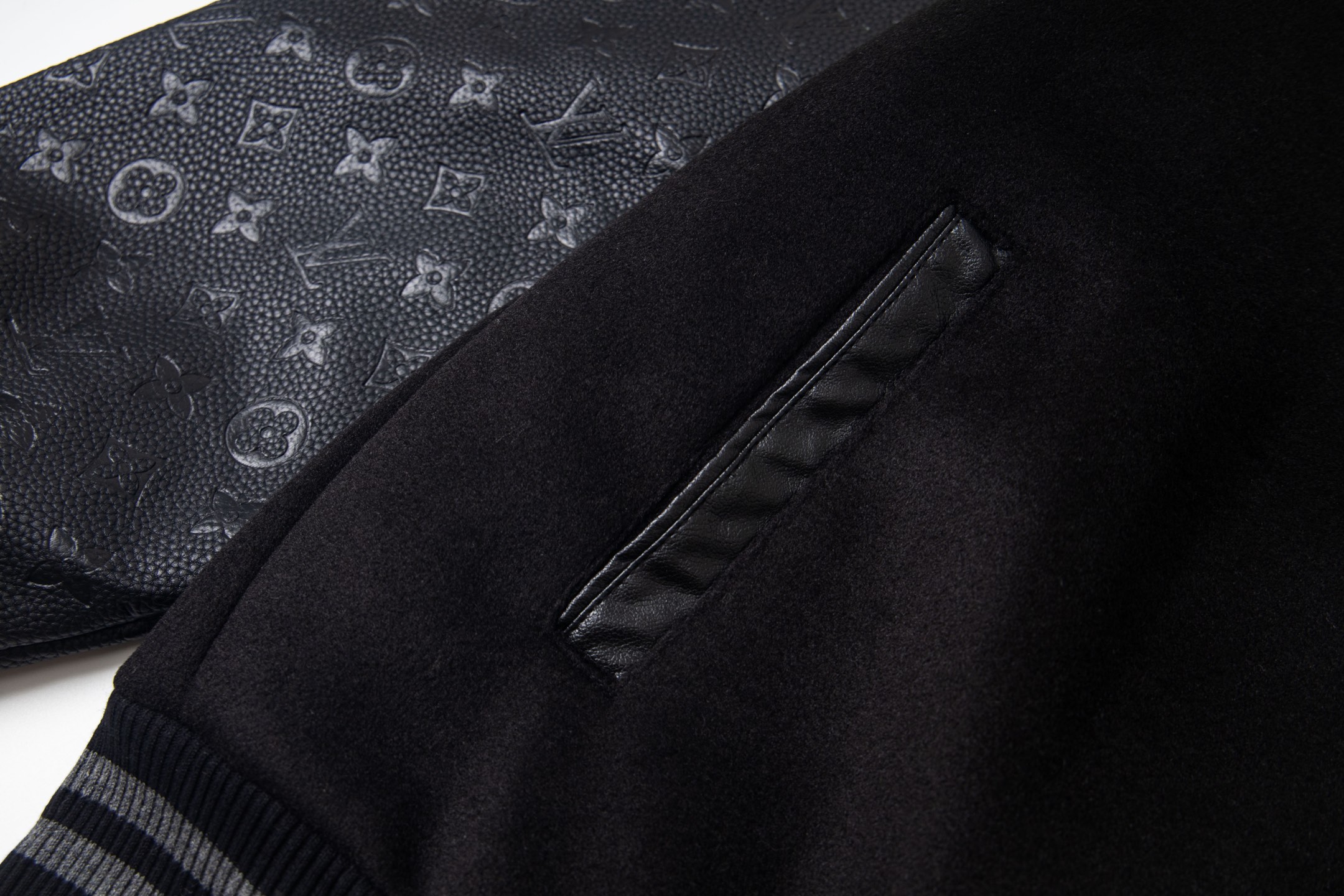 LV高仿黑色刺繡棒球外套 老花拼皮袖款潮流男裝| 10 LV高仿黑色刺繡棒球外套 老花拼皮袖款潮流男裝