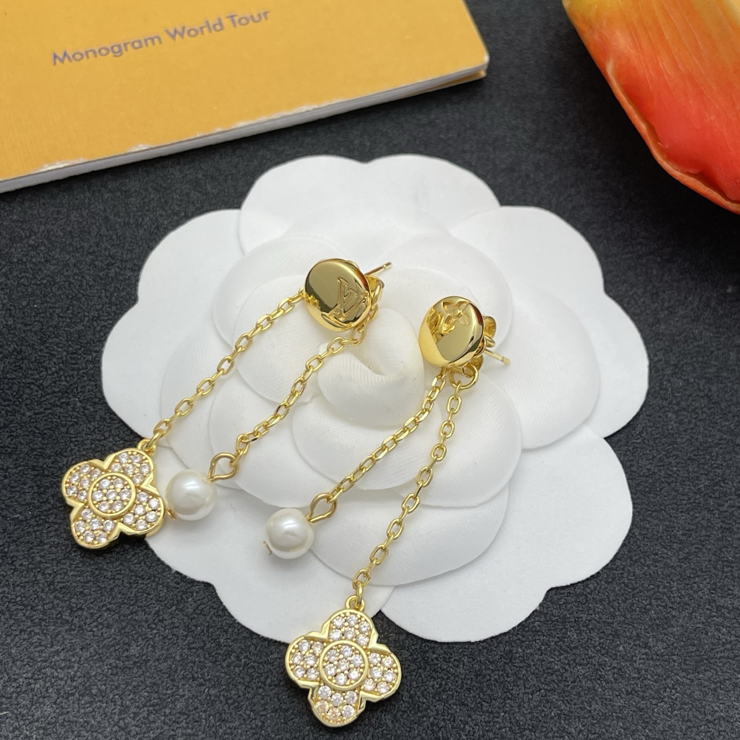 LV原單耳環女款 花卉珍珠造型 金色奢華風格飾品| 12 LV原單耳環女款 花卉珍珠造型 金色奢華風格飾品