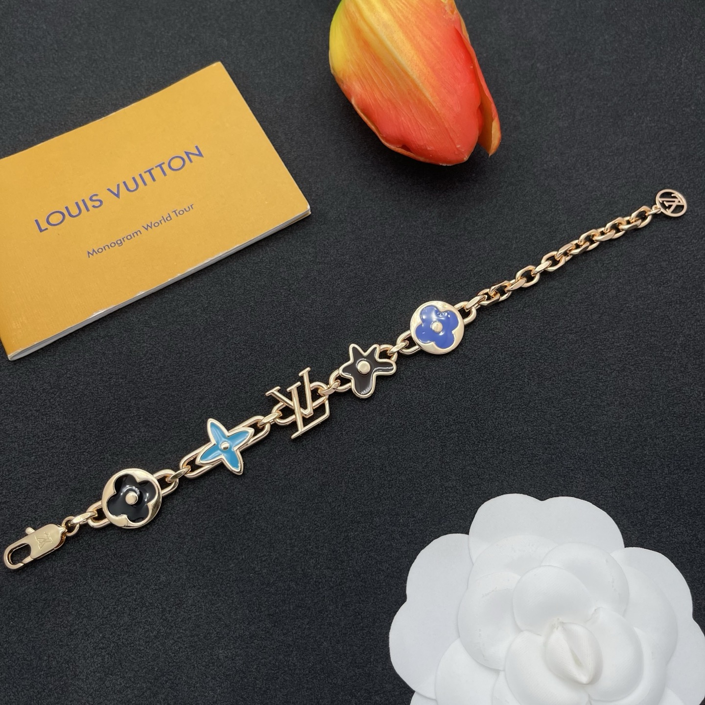 LV A貨金色手鍊 彩色花卉與LOGO組合設計 俏皮風格飾品| 13 LV A貨金色手鍊 彩色花卉與LOGO組合設計 俏皮風格飾品