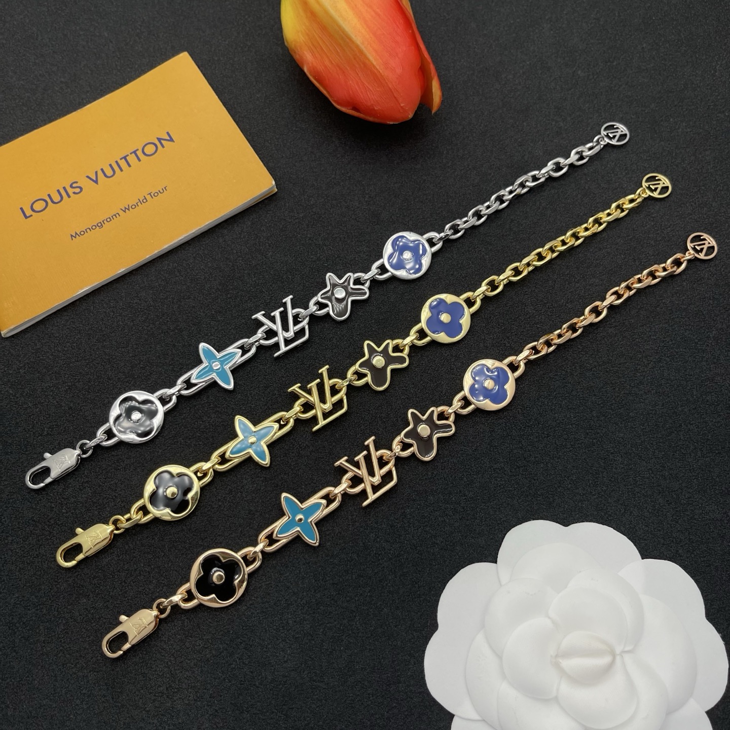 LV高仿銀色LOGO手鍊 琺瑯花卉點綴設計 百搭潮流款飾品| 7 LV高仿銀色LOGO手鍊 琺瑯花卉點綴設計 百搭潮流款飾品