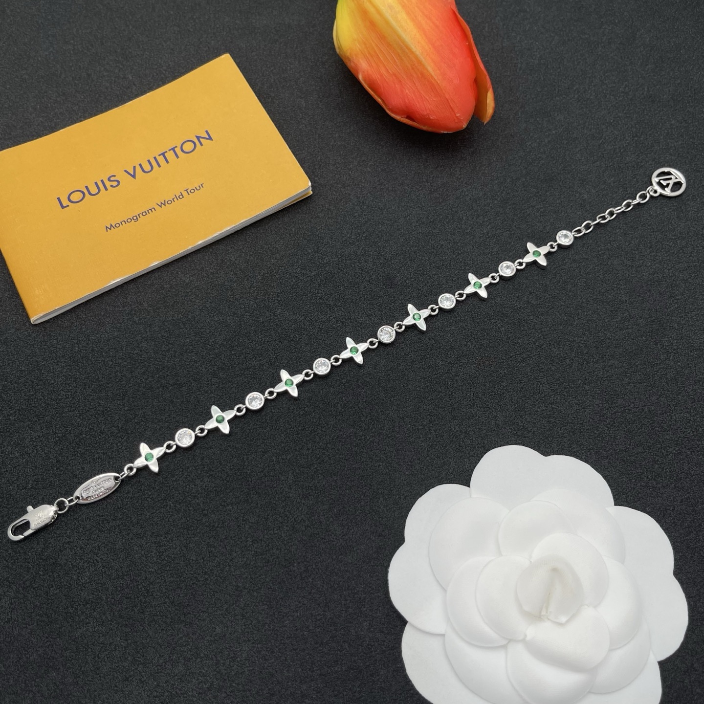 LV A貨銀色花卉手鍊 女士清爽風格飾品 鋯石點綴設計| 13 LV A貨銀色花卉手鍊 女士清爽風格飾品 鋯石點綴設計