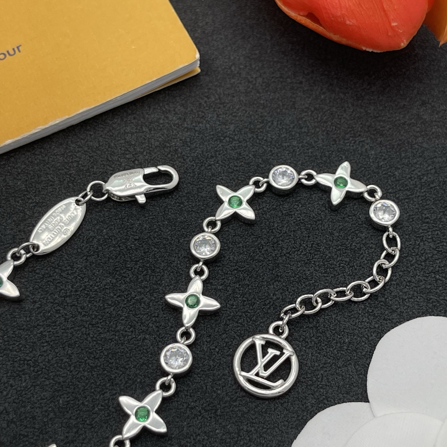LV A貨銀色花卉手鍊 女士清爽風格飾品 鋯石點綴設計| 10 LV A貨銀色花卉手鍊 女士清爽風格飾品 鋯石點綴設計