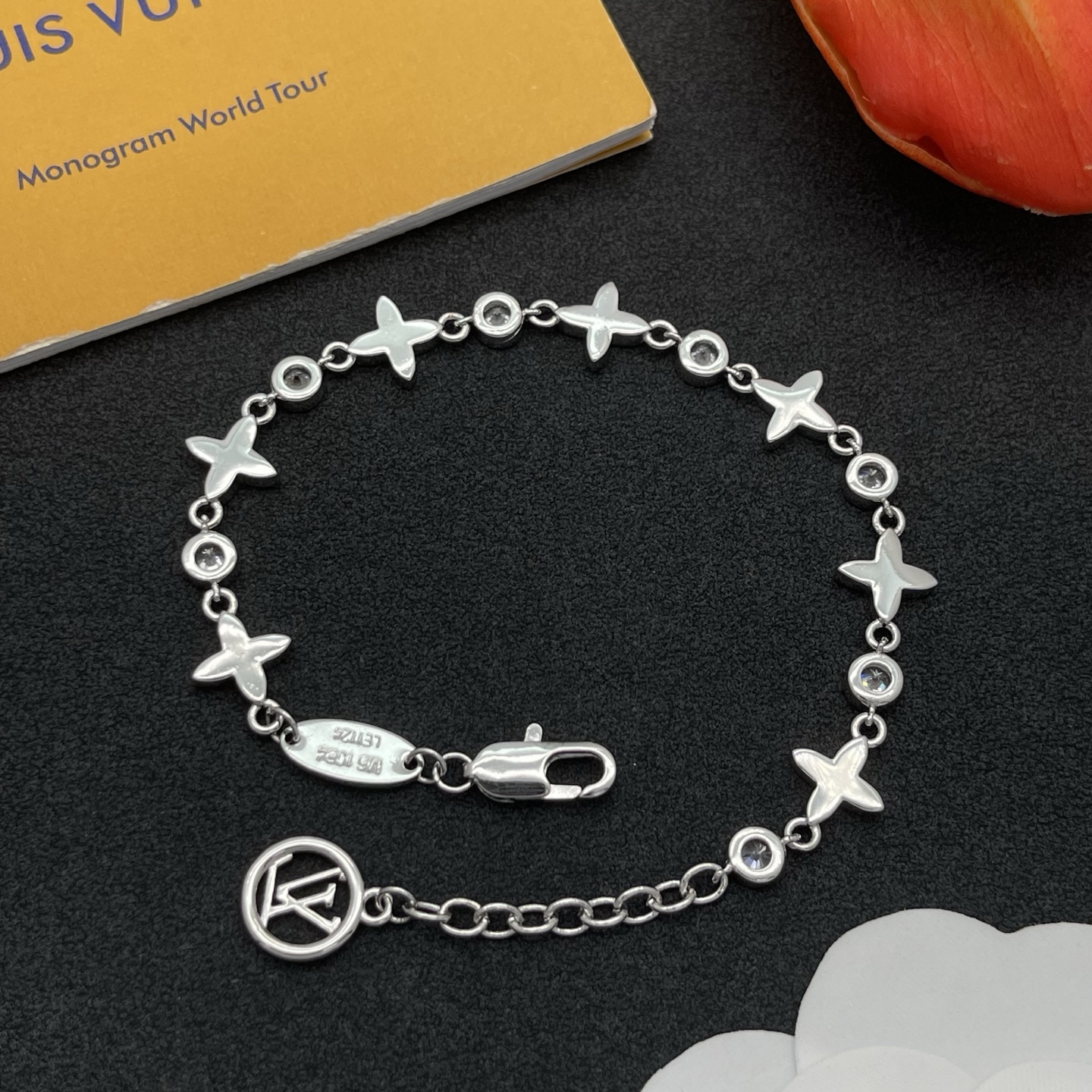 LV A貨銀色花卉手鍊 女士清爽風格飾品 鋯石點綴設計| 9 LV A貨銀色花卉手鍊 女士清爽風格飾品 鋯石點綴設計