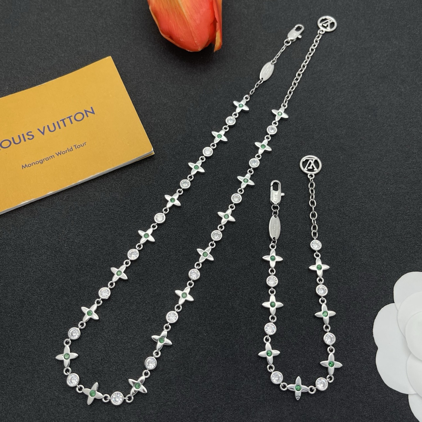 LV A貨銀色花卉手鍊 女士清爽風格飾品 鋯石點綴設計| 7 LV A貨銀色花卉手鍊 女士清爽風格飾品 鋯石點綴設計
