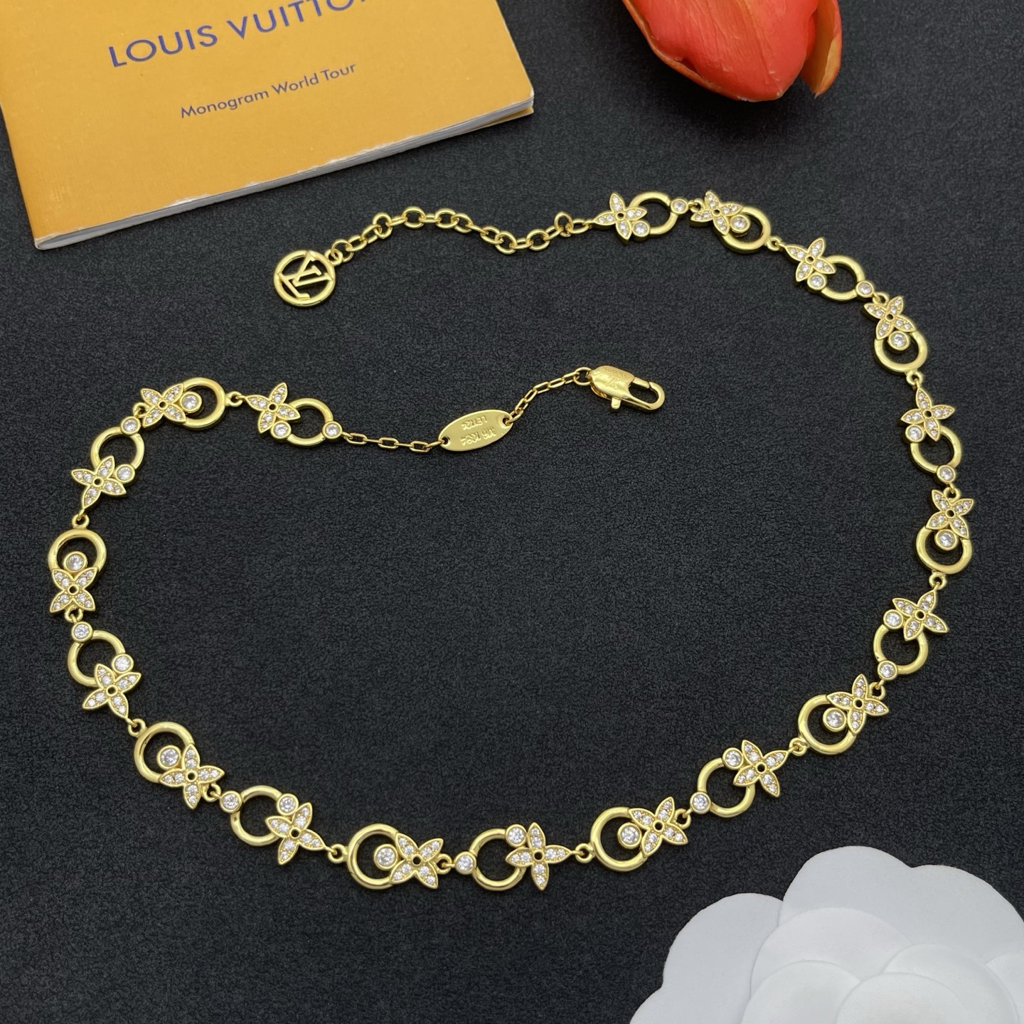 LV A貨橢圓花型項鍊 女款金色鋯石點綴設計 高質感通勤飾品| 13 LV A貨橢圓花型項鍊 女款金色鋯石點綴設計 高質感通勤飾品