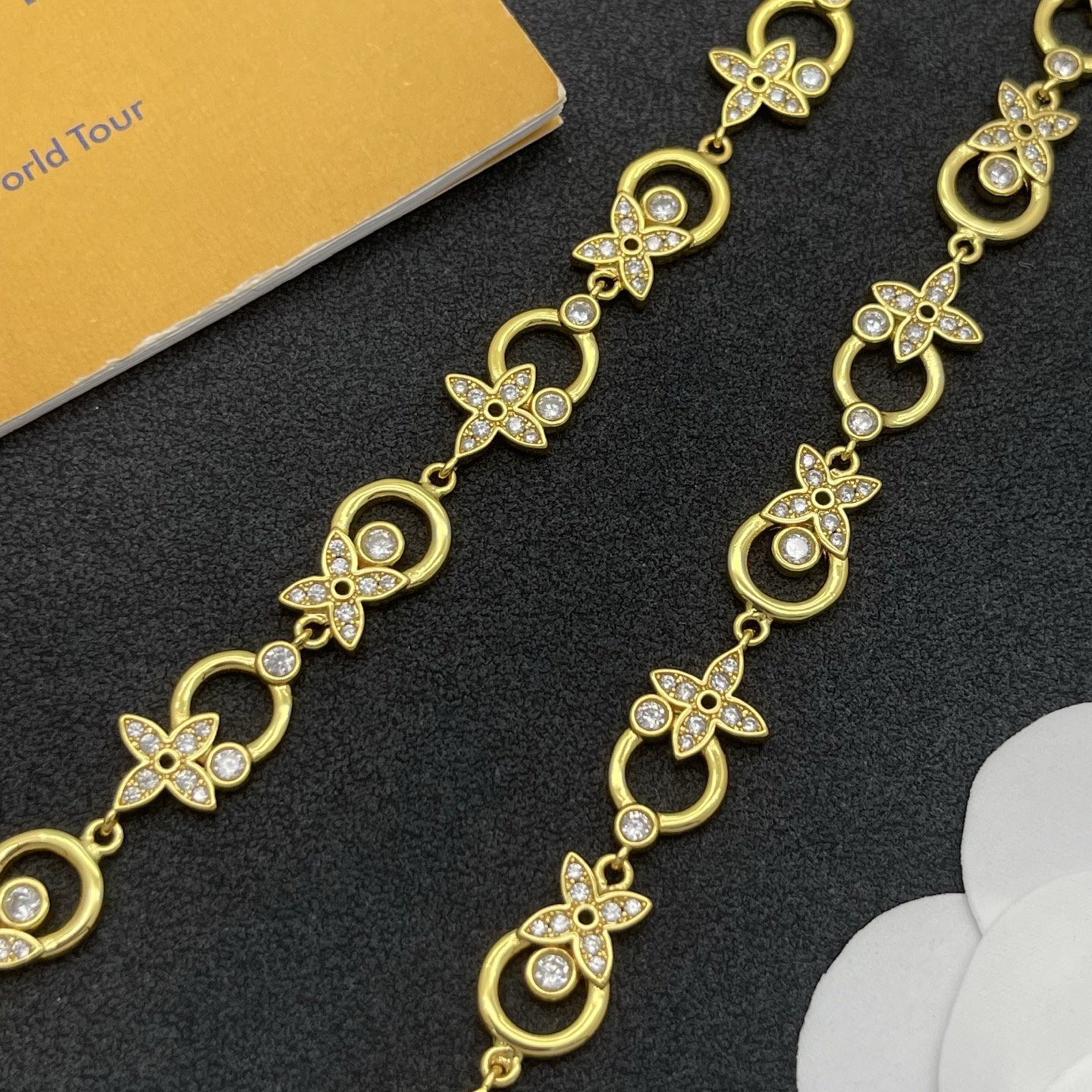 LV A貨橢圓花型項鍊 女款金色鋯石點綴設計 高質感通勤飾品| 11 LV A貨橢圓花型項鍊 女款金色鋯石點綴設計 高質感通勤飾品