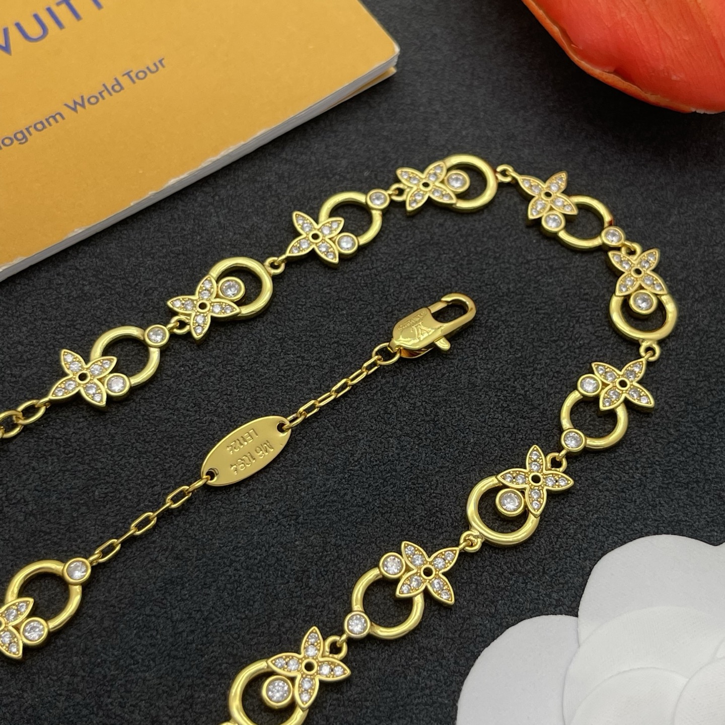 LV A貨橢圓花型項鍊 女款金色鋯石點綴設計 高質感通勤飾品| 9 LV A貨橢圓花型項鍊 女款金色鋯石點綴設計 高質感通勤飾品