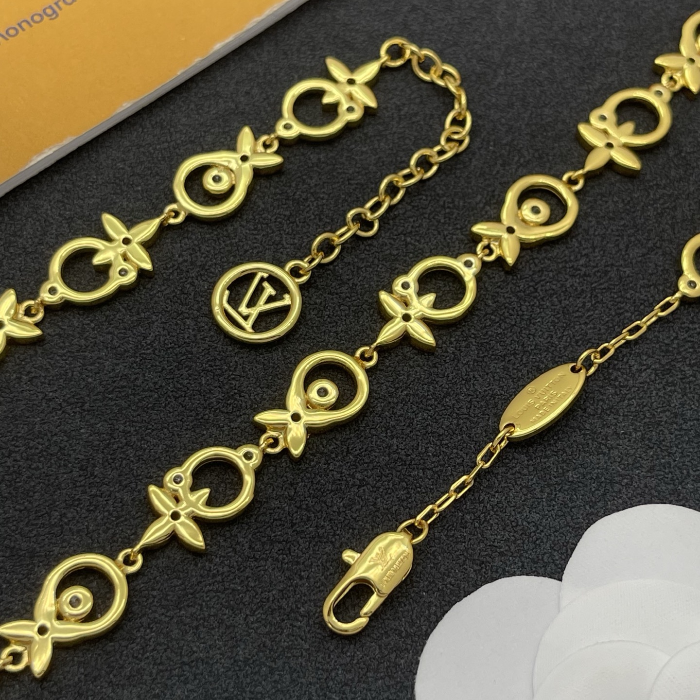 LV A貨橢圓花型項鍊 女款金色鋯石點綴設計 高質感通勤飾品| 8 LV A貨橢圓花型項鍊 女款金色鋯石點綴設計 高質感通勤飾品