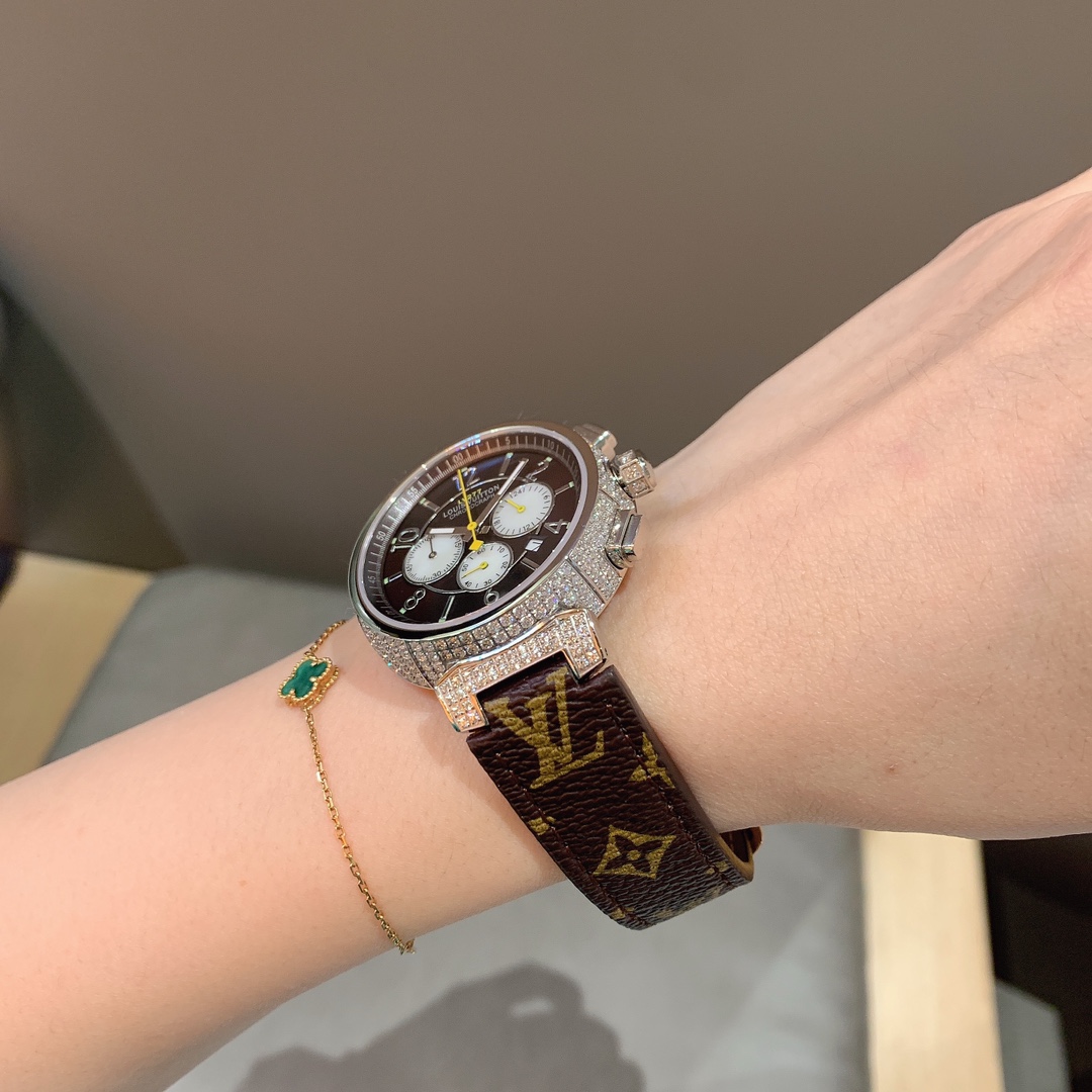 LV高仿女錶計時錶盤設計 多功能錶殼搭配經典圖騰| 10 LV高仿女錶計時錶盤設計 多功能錶殼搭配經典圖騰