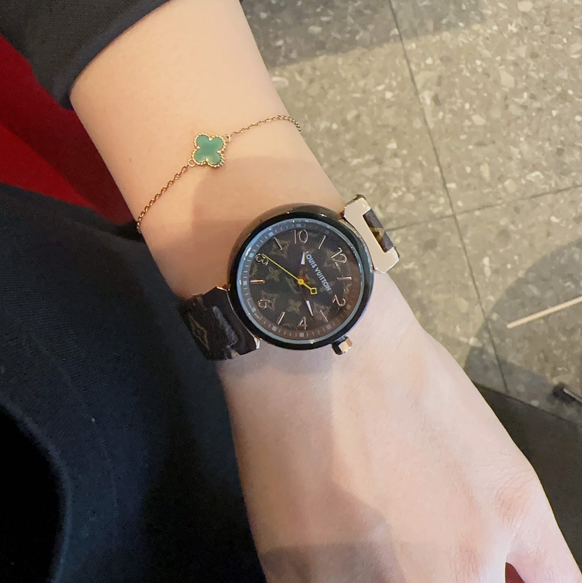 LV原單女款Monogram老花皮革手錶 復古質感圓面設計| 14 LV原單女款Monogram老花皮革手錶 復古質感圓面設計