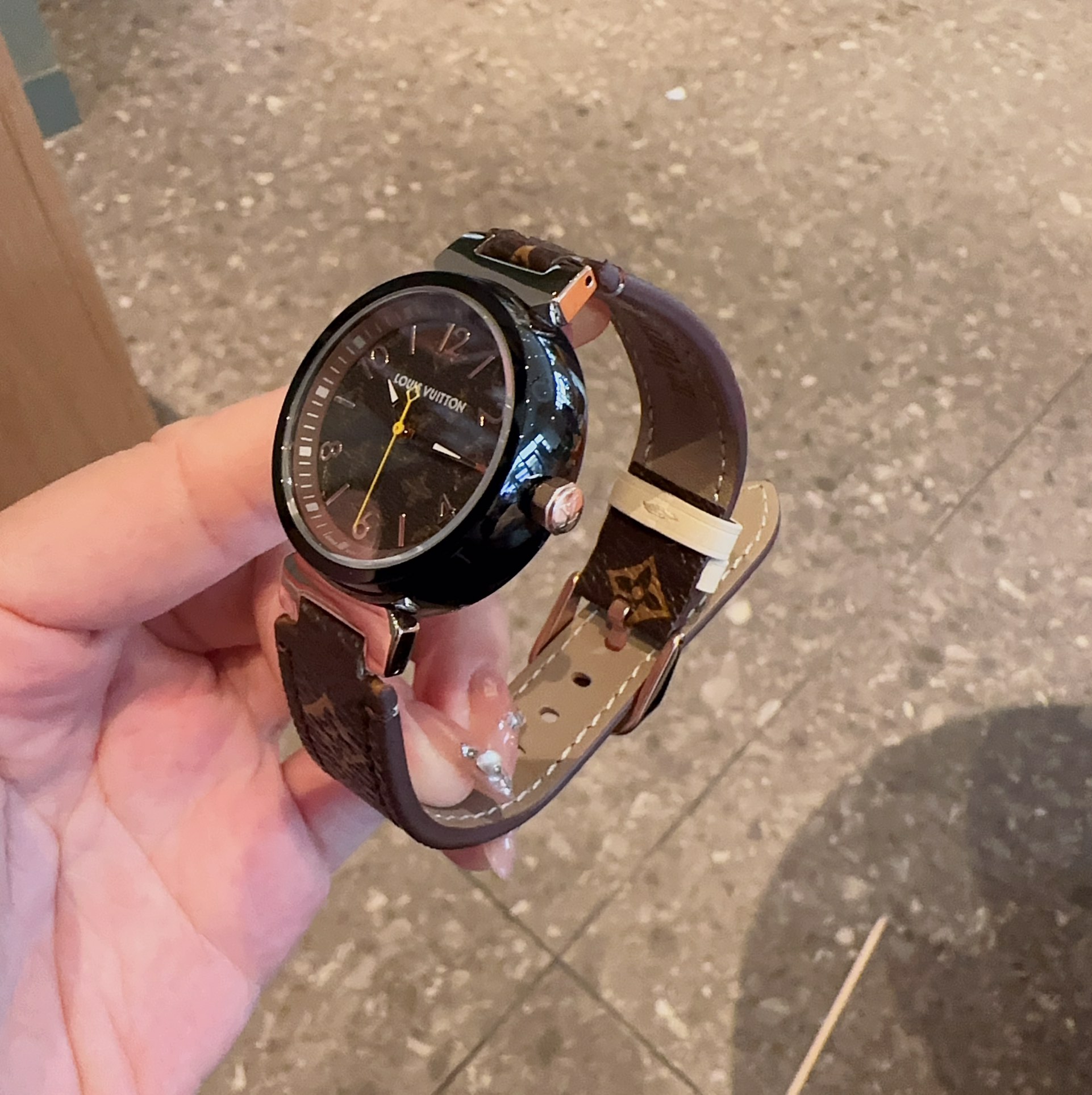 LV原單女款Monogram老花皮革手錶 復古質感圓面設計| 12 LV原單女款Monogram老花皮革手錶 復古質感圓面設計
