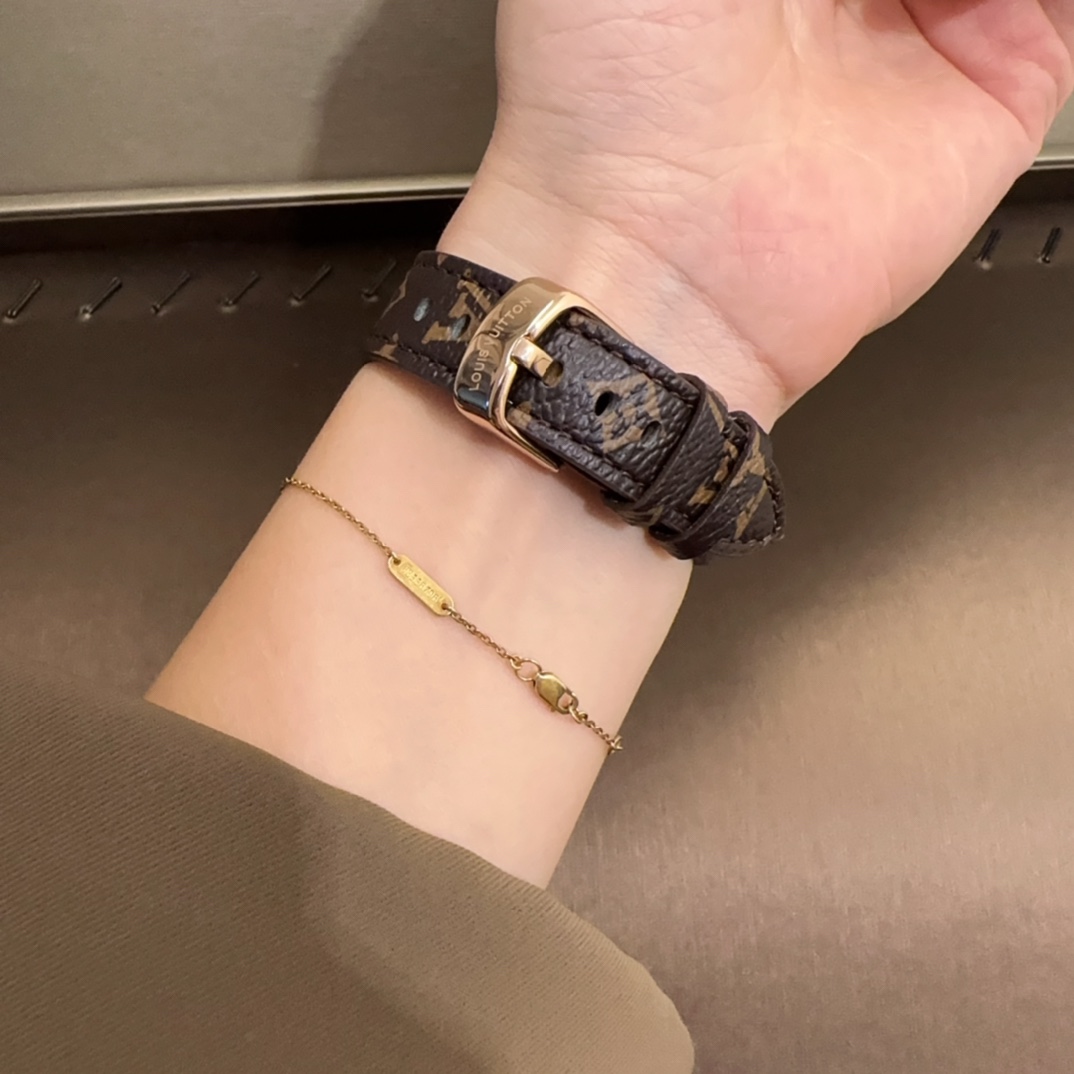 LV高仿女款藍面星形時標手錶 Monogram壓紋錶帶優雅風格| 8 LV高仿女款藍面星形時標手錶 Monogram壓紋錶帶優雅風格