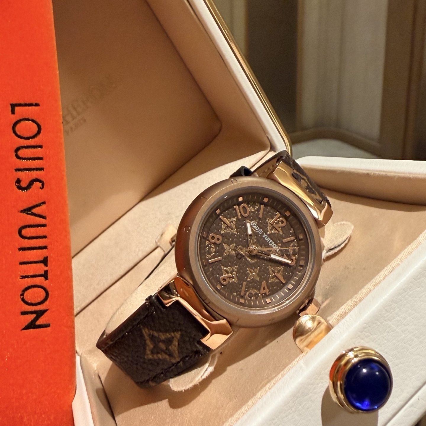 LV原單女款Monogram圖騰手錶 金屬錶殼設計復古華麗| 11 LV原單女款Monogram圖騰手錶 金屬錶殼設計復古華麗