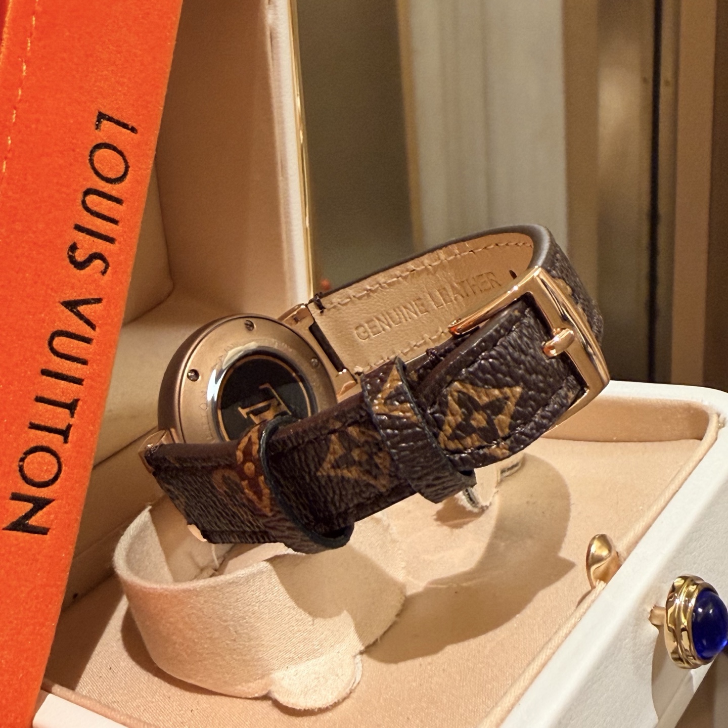 LV原單女款Monogram圖騰手錶 金屬錶殼設計復古華麗| 8 LV原單女款Monogram圖騰手錶 金屬錶殼設計復古華麗