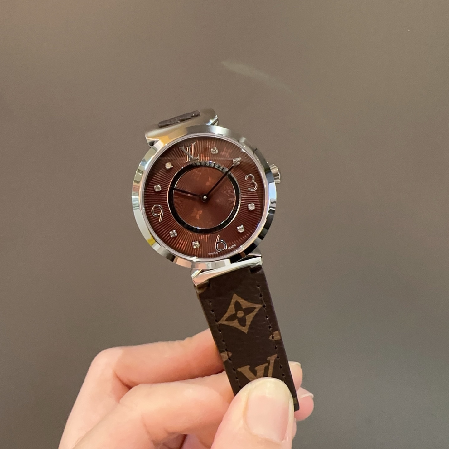 LV A貨女款老花面盤咖啡色腕錶 圓面經典百搭設計| 12 LV A貨女款老花面盤咖啡色腕錶 圓面經典百搭設計