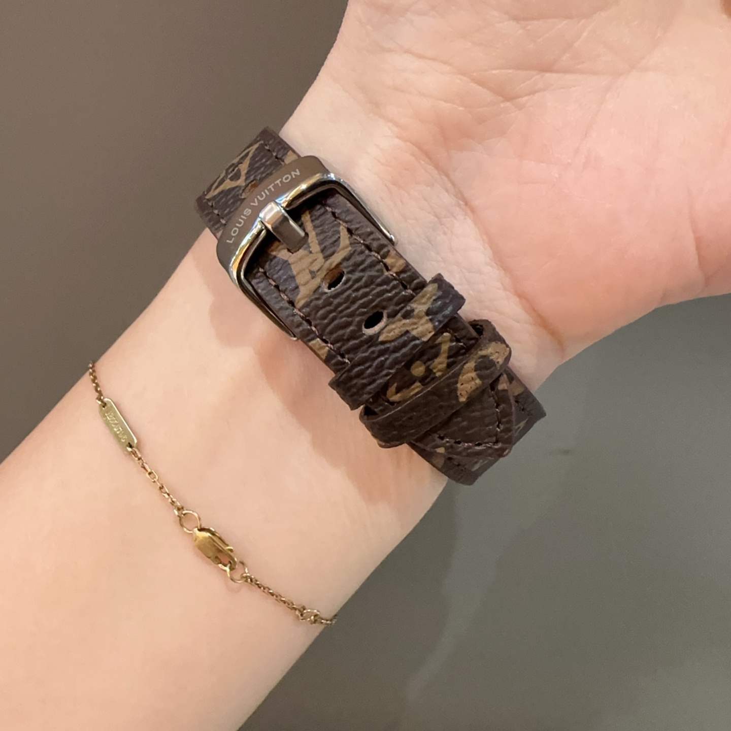 LV A貨女款老花面盤咖啡色腕錶 圓面經典百搭設計| 8 LV A貨女款老花面盤咖啡色腕錶 圓面經典百搭設計