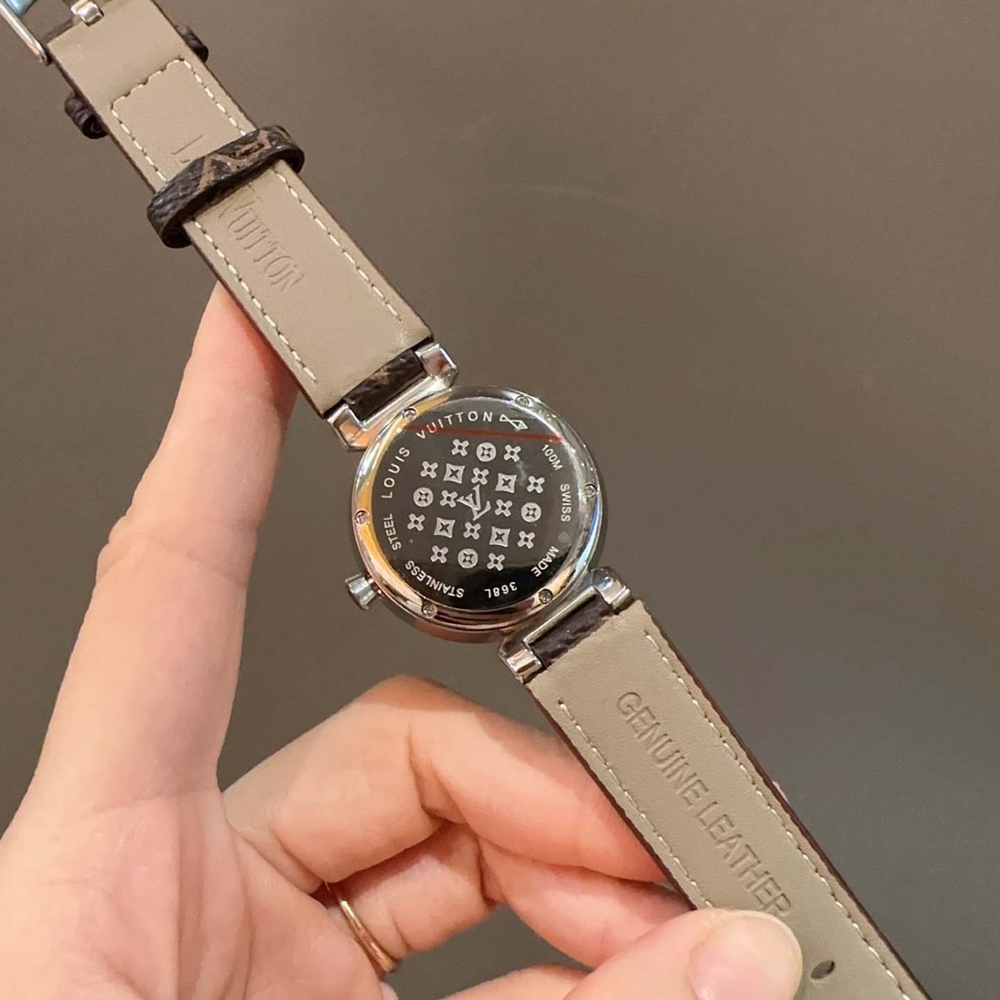 LV精品仿製女錶 棕面水鑽雕花設計 優雅典藏款| 7 LV精品仿製女錶 棕面水鑽雕花設計 優雅典藏款