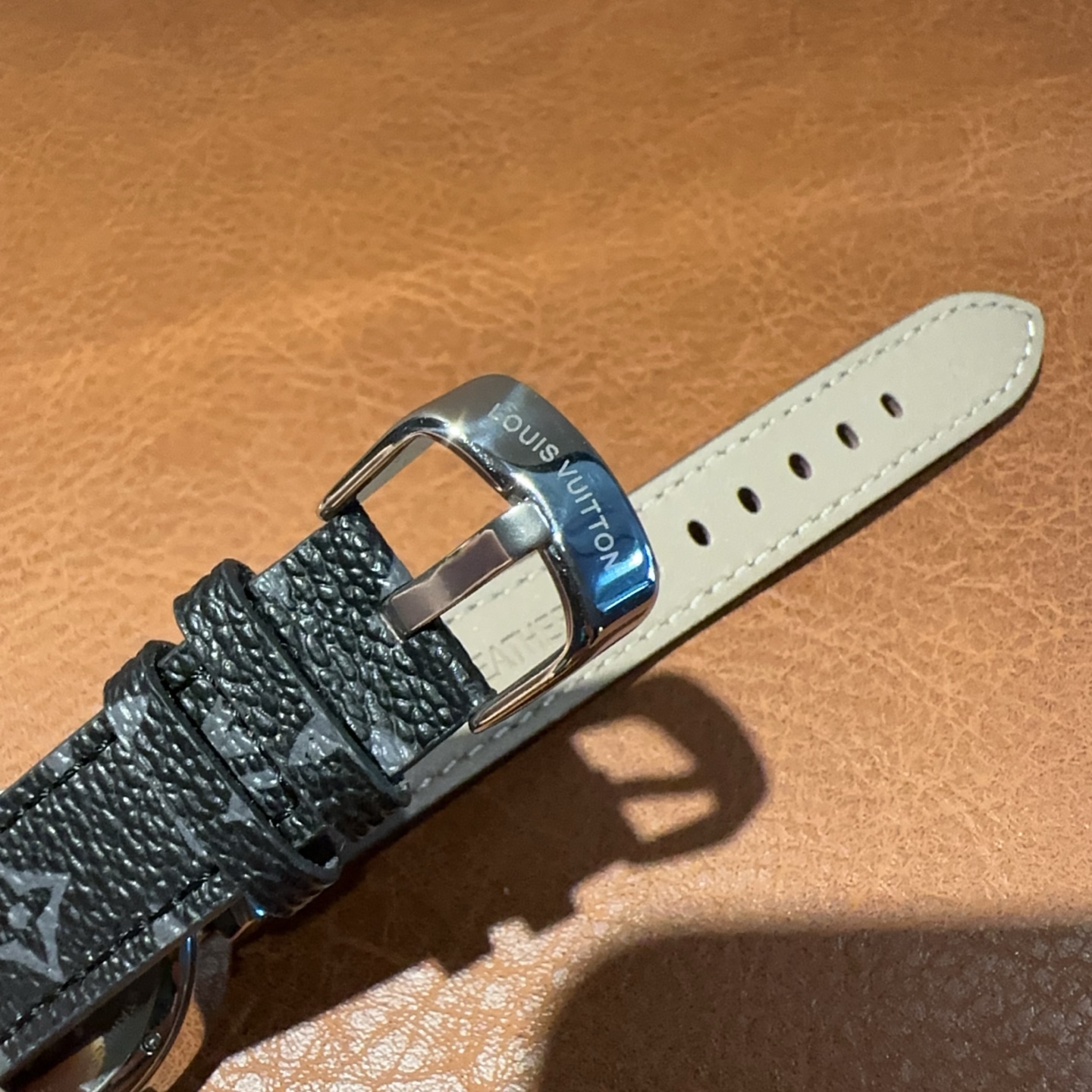 LV A貨女錶 黑面圓鑽點綴設計 Monogram皮革錶帶優雅氣質款| 7 LV A貨女錶 黑面圓鑽點綴設計 Monogram皮革錶帶優雅氣質款