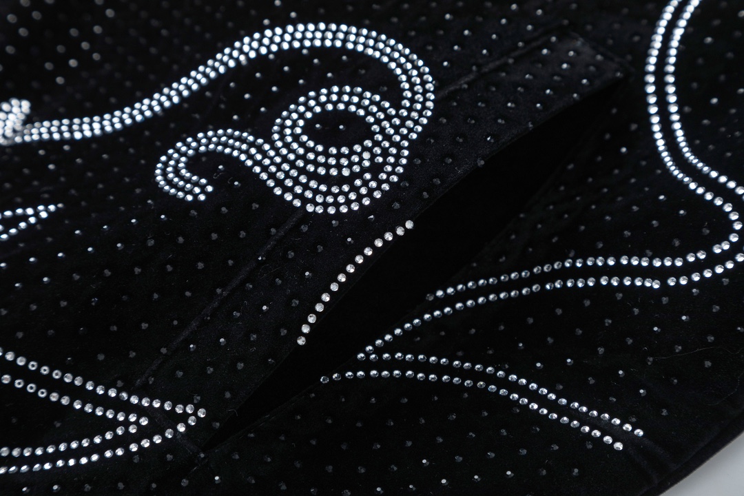 LV A貨黑色亮鑽Logo外套 奢華刺繡時尚潮流版型| 7 LV A貨黑色亮鑽Logo外套 奢華刺繡時尚潮流版型