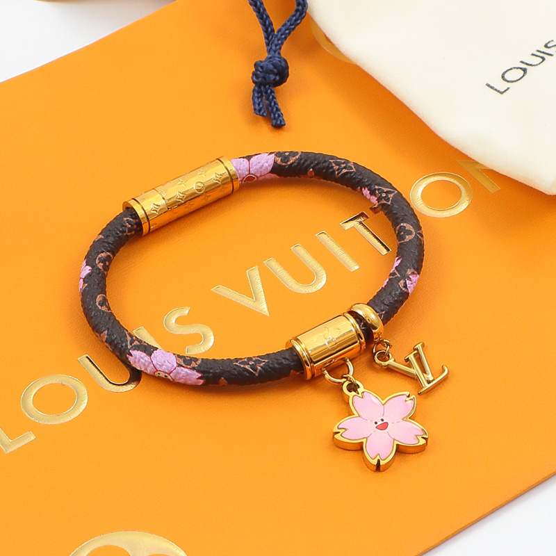 LV 高仿精品手鍊 櫻花吊飾設計可愛風 鋼扣安全好戴推薦款| 9 LV 高仿精品手鍊 櫻花吊飾設計可愛風 鋼扣安全好戴推薦款