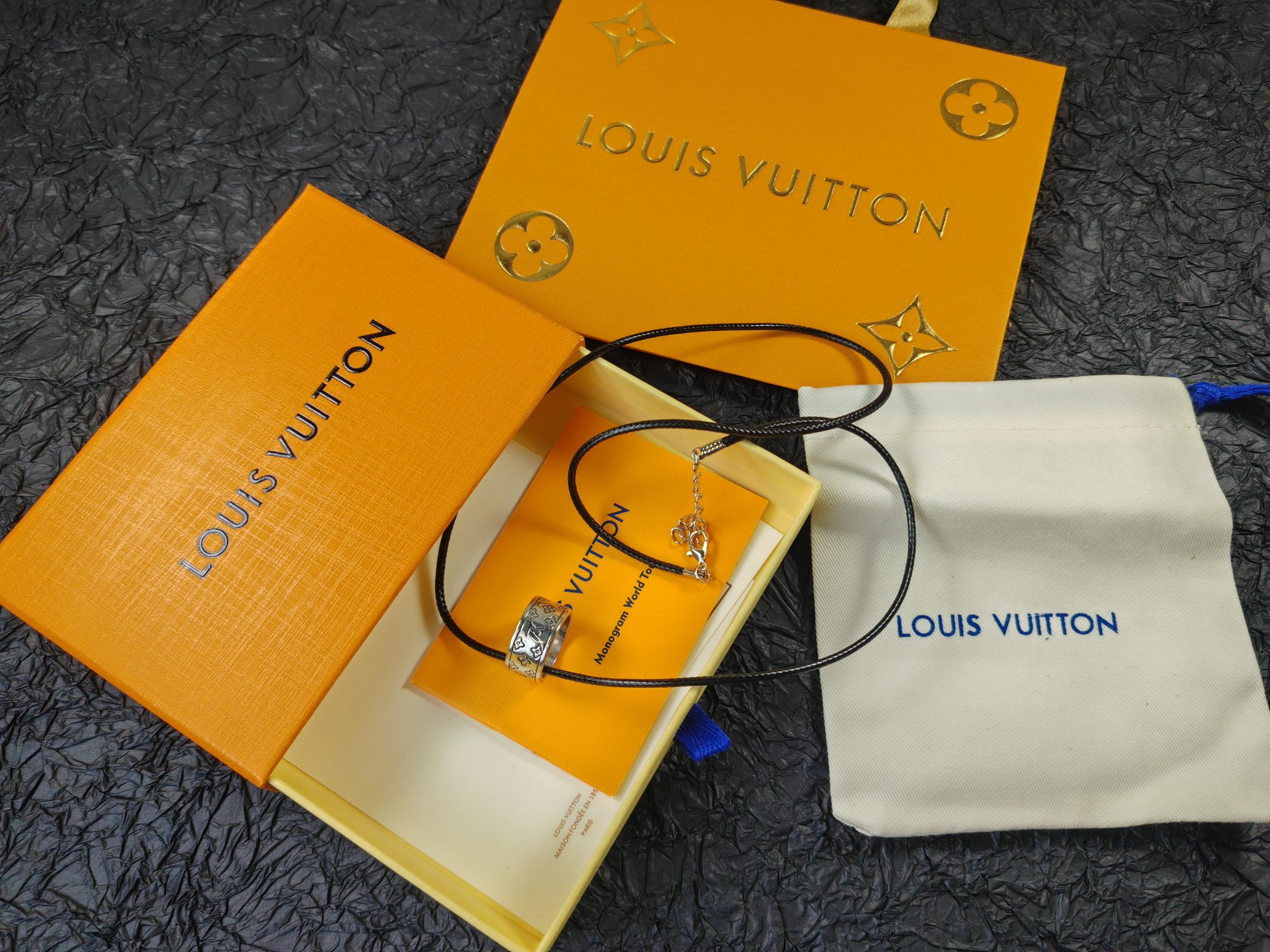 LV 一比一男士皮繩項鍊 戒指吊墜設計 精緻細節對標精品款| 7 LV 一比一男士皮繩項鍊 戒指吊墜設計 精緻細節對標精品款
