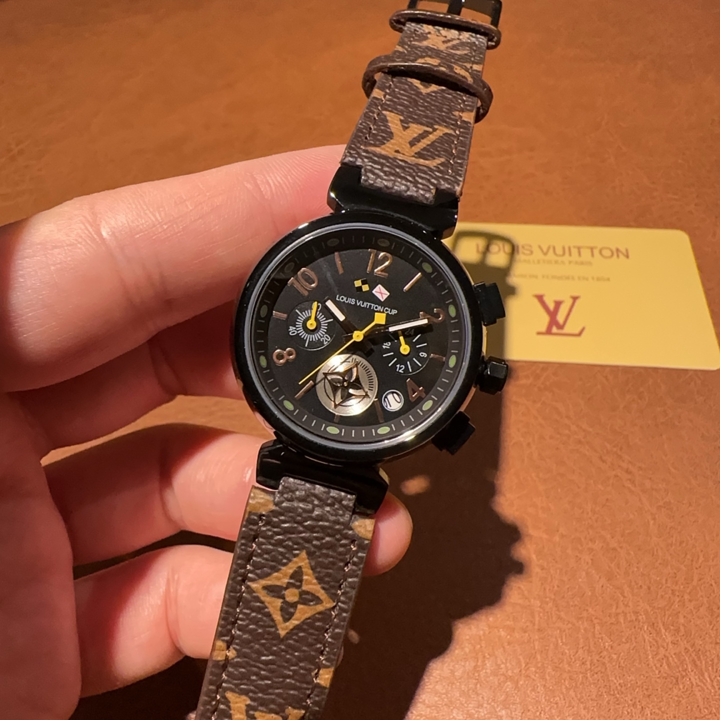 一比一LV CUP聯名款男士手錶 黑金配色計時功能真皮錶帶| 10 一比一LV CUP聯名款男士手錶 黑金配色計時功能真皮錶帶