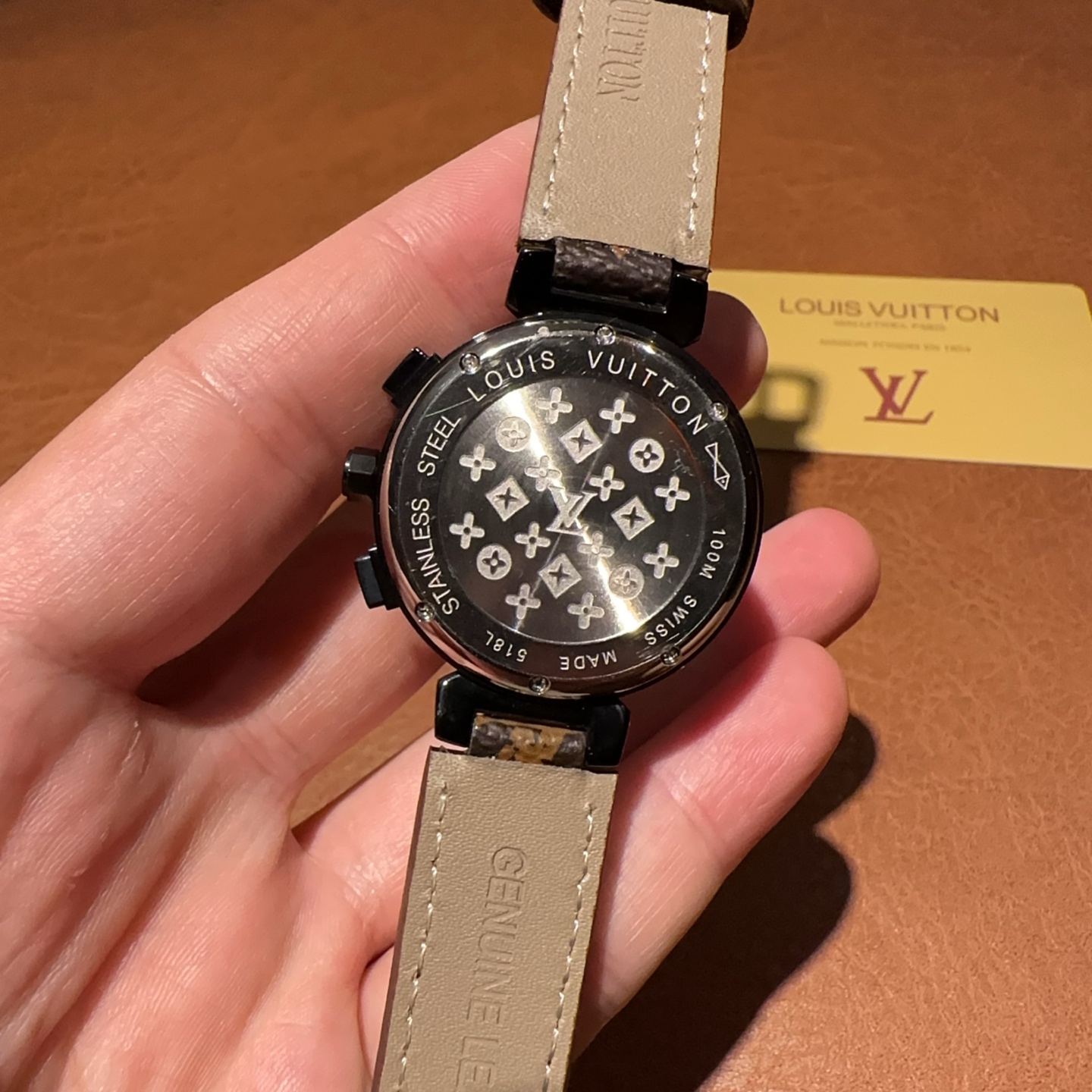 一比一LV CUP聯名款男士手錶 黑金配色計時功能真皮錶帶| 7 一比一LV CUP聯名款男士手錶 黑金配色計時功能真皮錶帶
