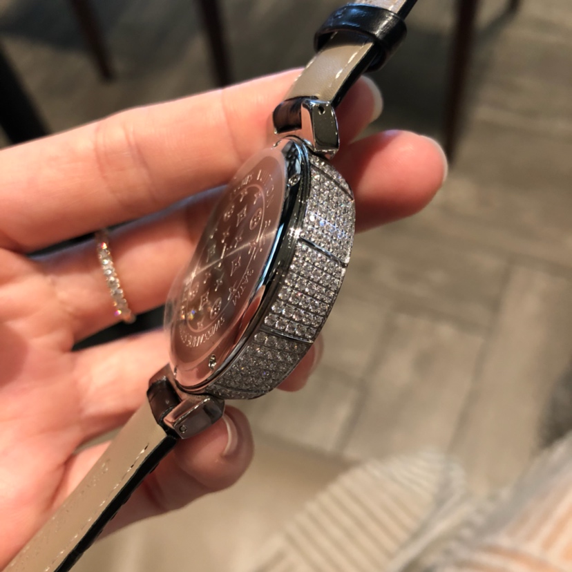 精品A貨LV鋯鑽計時手錶 銀面藍針男士真皮錶推薦| 10 精品A貨LV鋯鑽計時手錶 銀面藍針男士真皮錶推薦