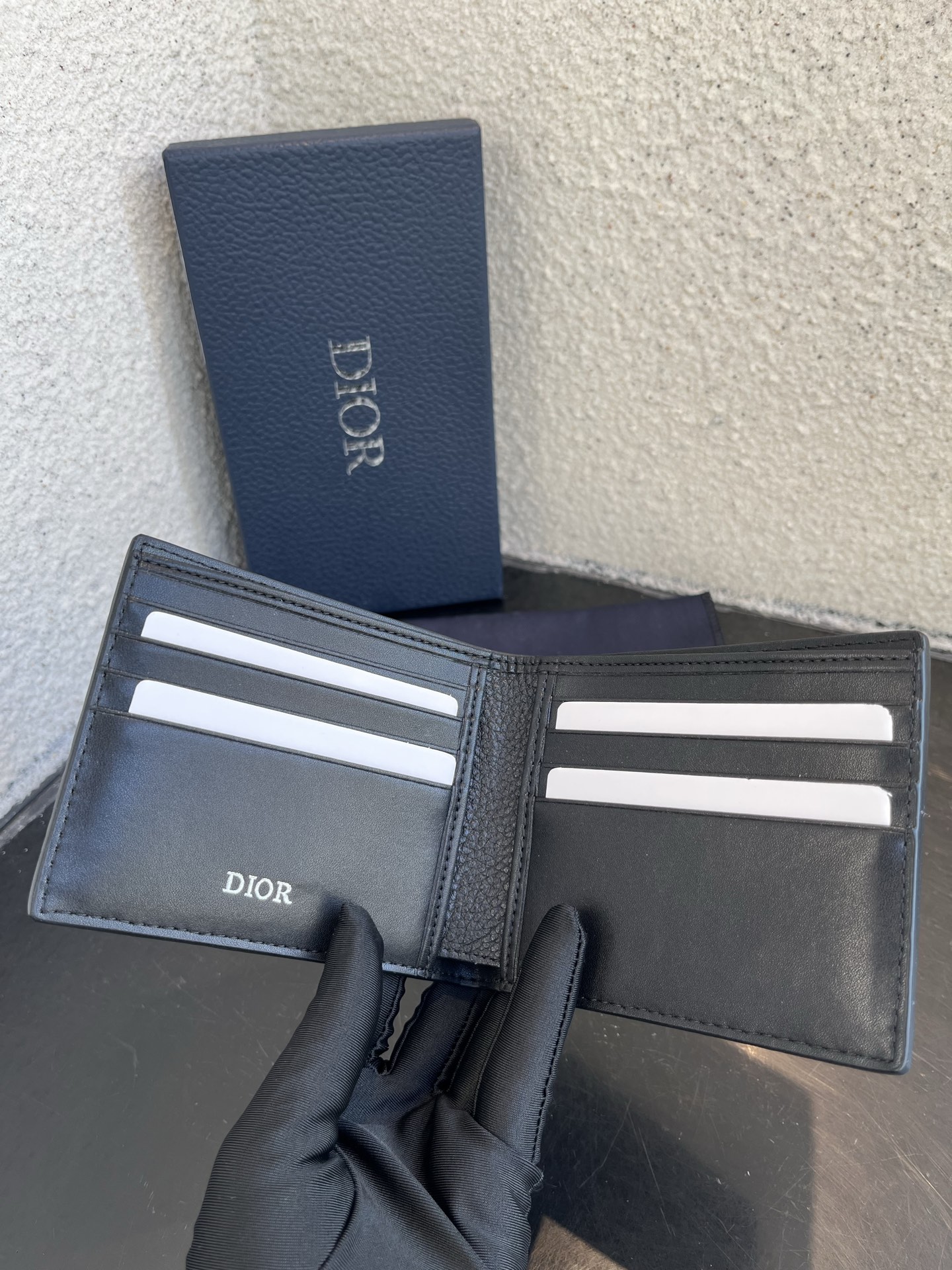 Dior高仿短夾 男士經典對摺設計 滿版壓紋實用百搭款| 8 Dior高仿短夾 男士經典對摺設計 滿版壓紋實用百搭款