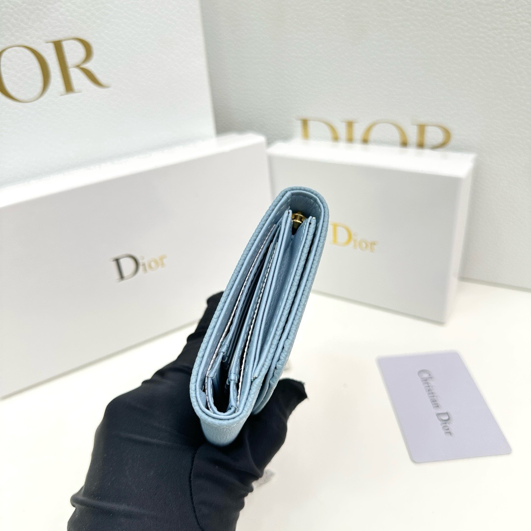 Dior一比一短夾 天藍粒面牛皮 女士氣質小夾推薦| 13 Dior一比一短夾 天藍粒面牛皮 女士氣質小夾推薦