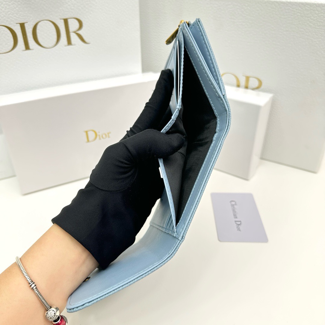 Dior一比一短夾 天藍粒面牛皮 女士氣質小夾推薦| 11 Dior一比一短夾 天藍粒面牛皮 女士氣質小夾推薦