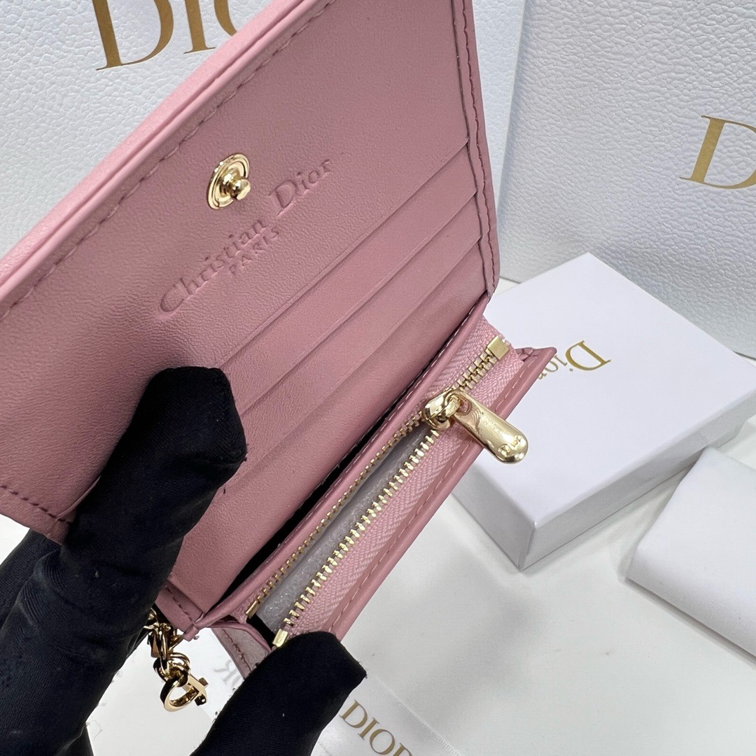 Dior原單短夾 粉色Lady Dior縫線設計 女生甜美百搭款| 10 Dior原單短夾 粉色Lady Dior縫線設計 女生甜美百搭款