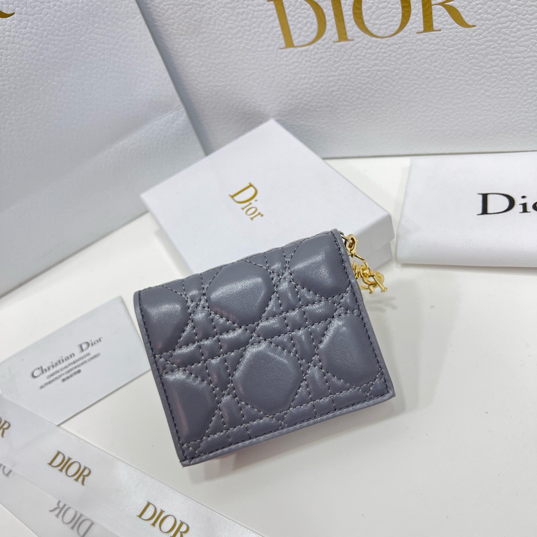 DiorA貨短夾 灰色Lady Dior藤格紋壓紋設計 女士迷你收納款| 13 DiorA貨短夾 灰色Lady Dior藤格紋壓紋設計 女士迷你收納款