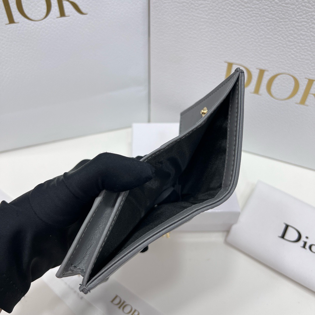 DiorA貨短夾 灰色Lady Dior藤格紋壓紋設計 女士迷你收納款| 14 DiorA貨短夾 灰色Lady Dior藤格紋壓紋設計 女士迷你收納款