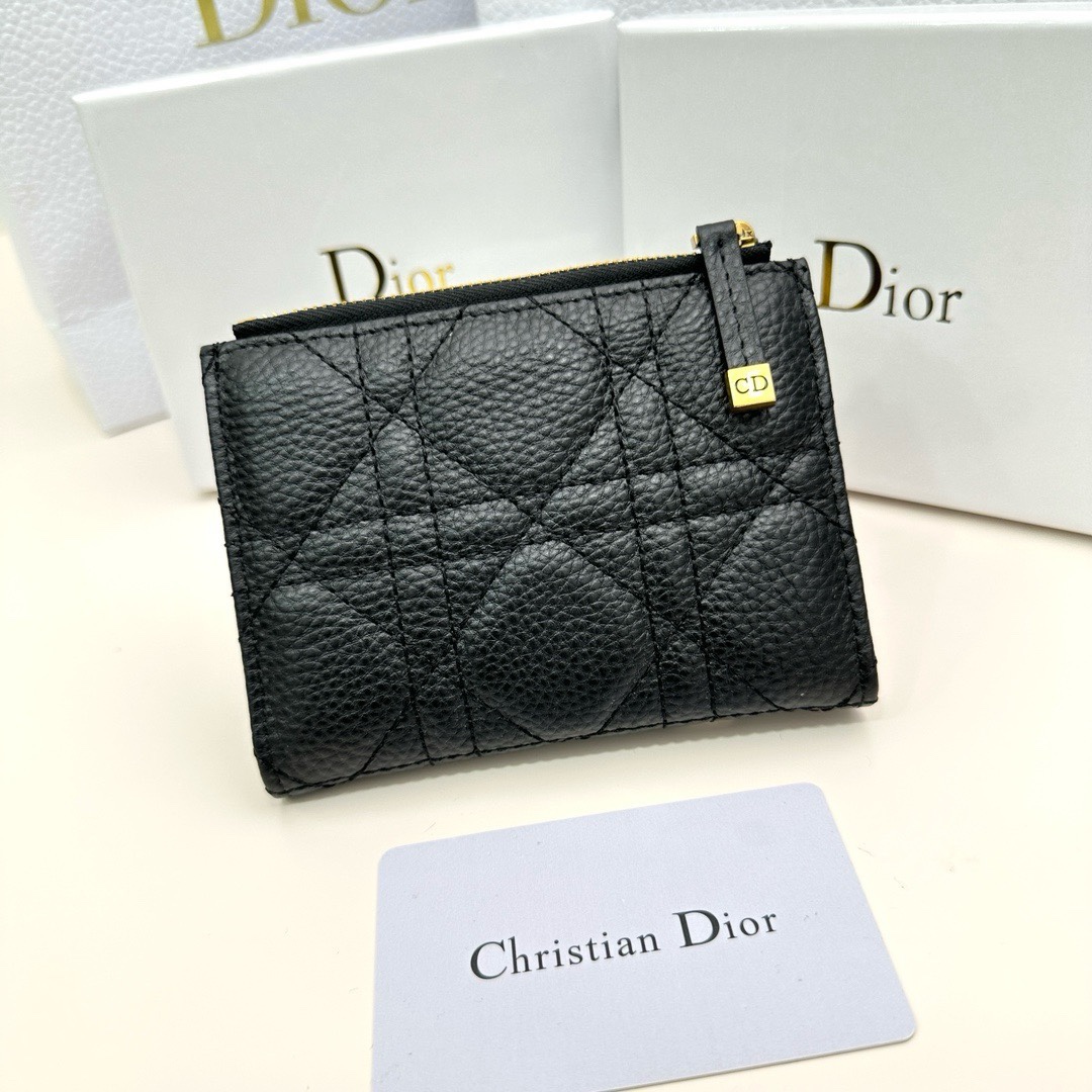Dior高仿短夾 女士藤格紋黑色小牛皮 金屬CD標精品卡包設計| 13 Dior高仿短夾 女士藤格紋黑色小牛皮 金屬CD標精品卡包設計