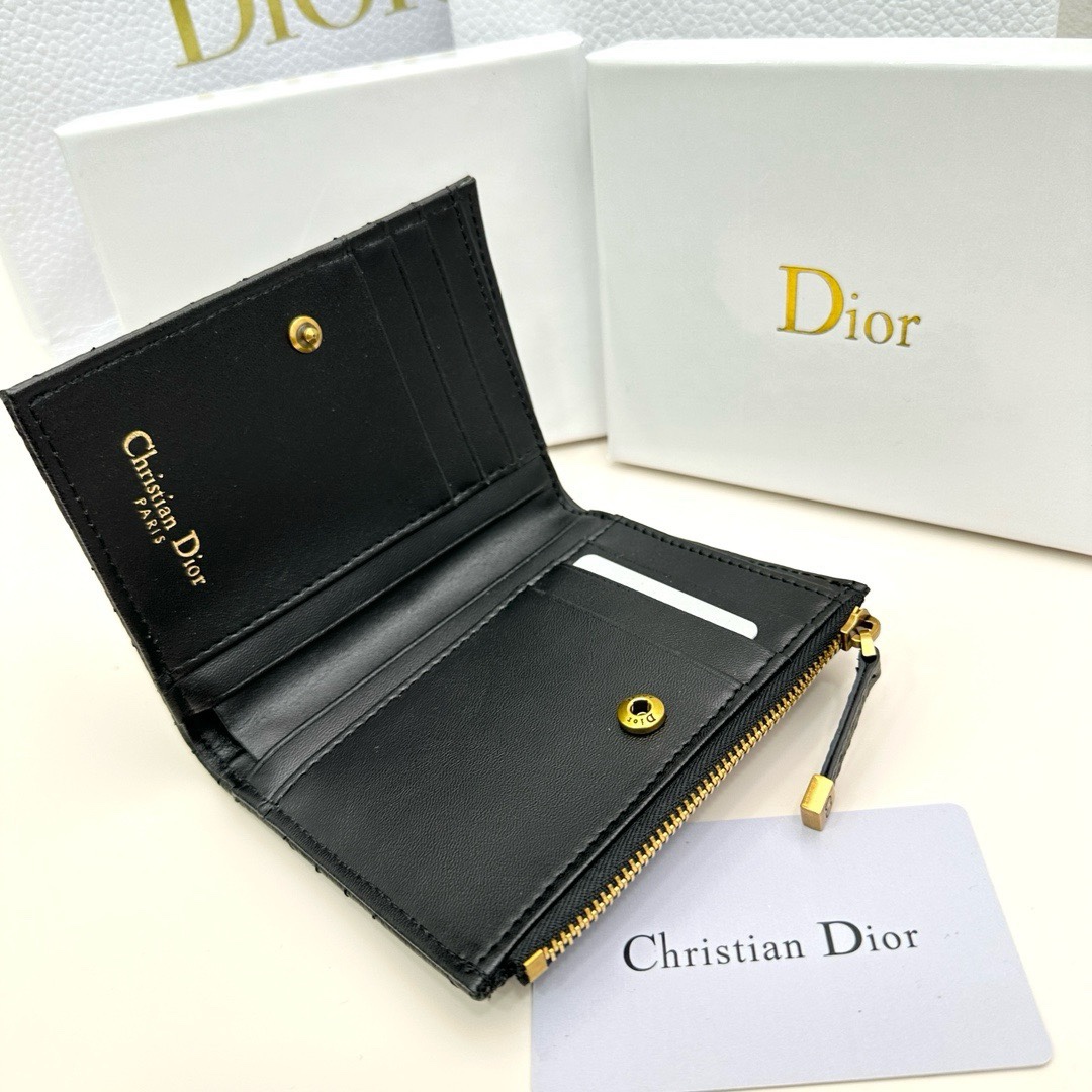 Dior高仿短夾 女士藤格紋黑色小牛皮 金屬CD標精品卡包設計| 7 Dior高仿短夾 女士藤格紋黑色小牛皮 金屬CD標精品卡包設計