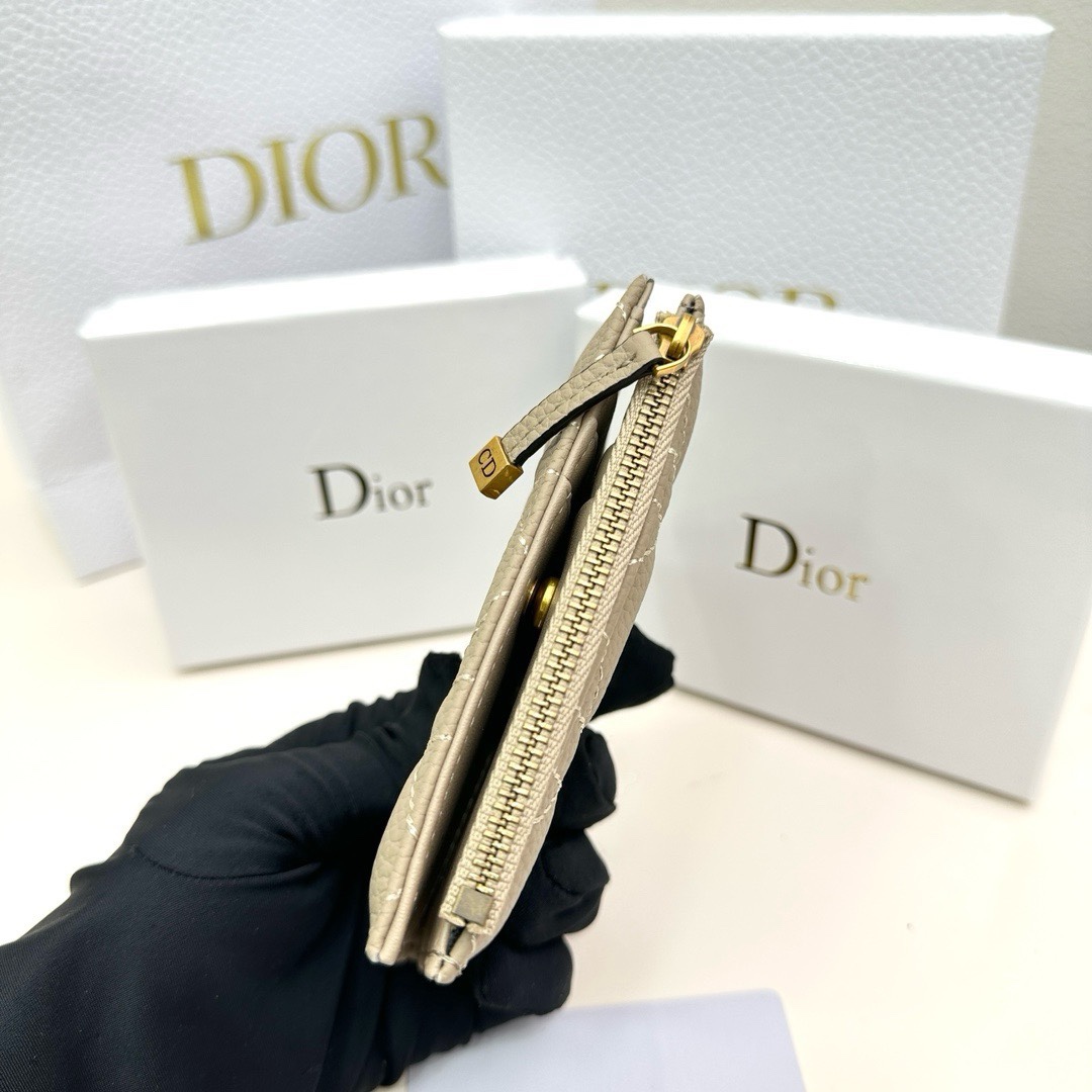 Dior一比一短夾 女士米杏色藤格紋小牛皮 氣質百搭設計款| 13 Dior一比一短夾 女士米杏色藤格紋小牛皮 氣質百搭設計款