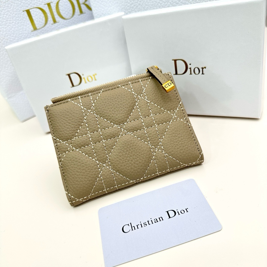 Dior一比一短夾 女士米杏色藤格紋小牛皮 氣質百搭設計款| 7 Dior一比一短夾 女士米杏色藤格紋小牛皮 氣質百搭設計款
