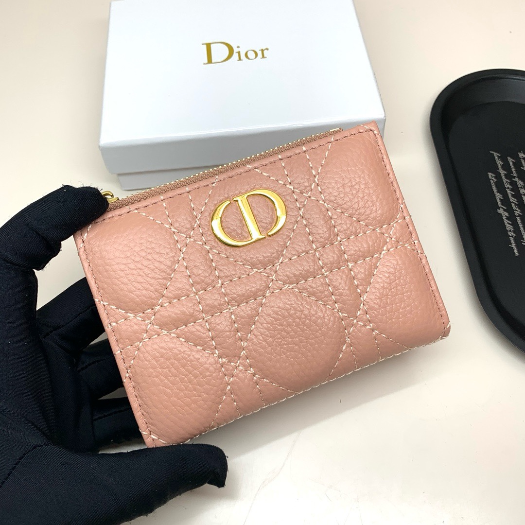 Dior高仿短夾 女士復古粉藤格皮革拉鍊款 CD標精品感升級| 8 Dior高仿短夾 女士復古粉藤格皮革拉鍊款 CD標精品感升級