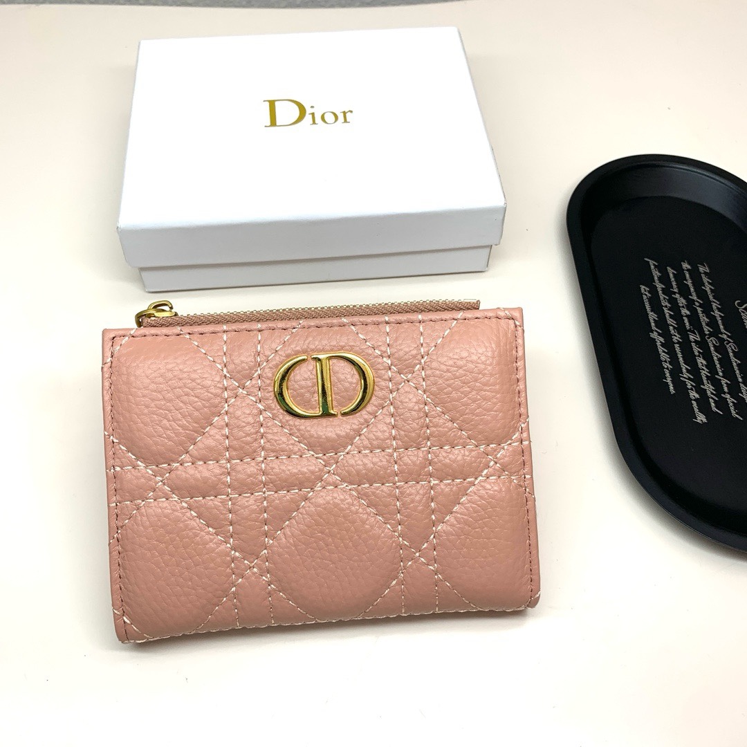 Dior高仿短夾 女士復古粉藤格皮革拉鍊款 CD標精品感升級| 7 Dior高仿短夾 女士復古粉藤格皮革拉鍊款 CD標精品感升級